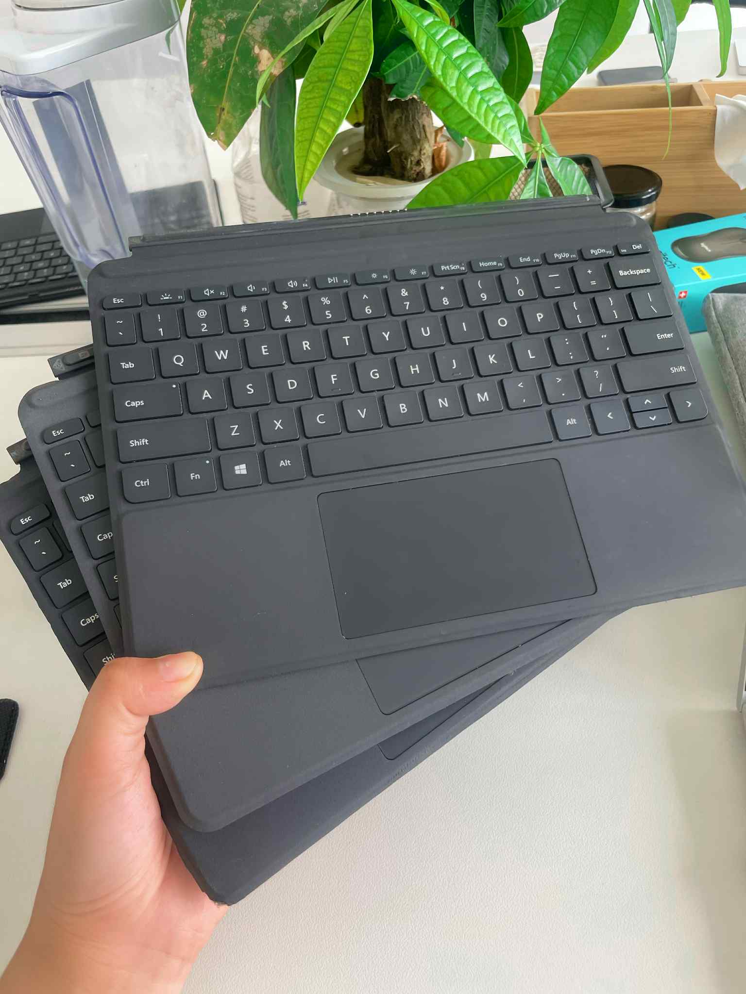 Surface Go Type Cover 1840 – “Chìa khóa” đánh thức toàn bộ sức mạnh Surface