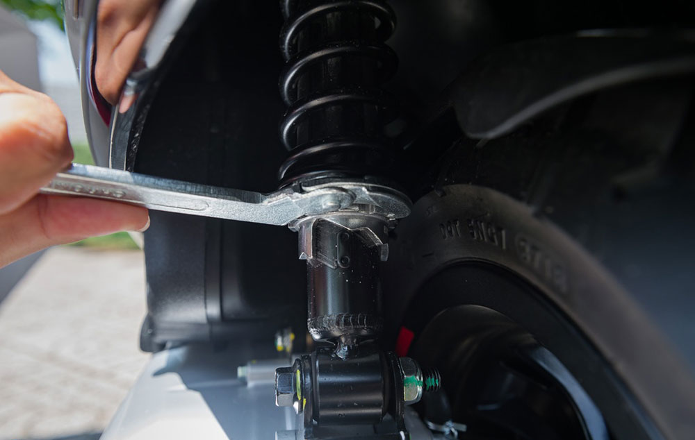 Thay phuộc xe máy bao nhiêu tiền? Khi nào nên thay phuộc xe máy?