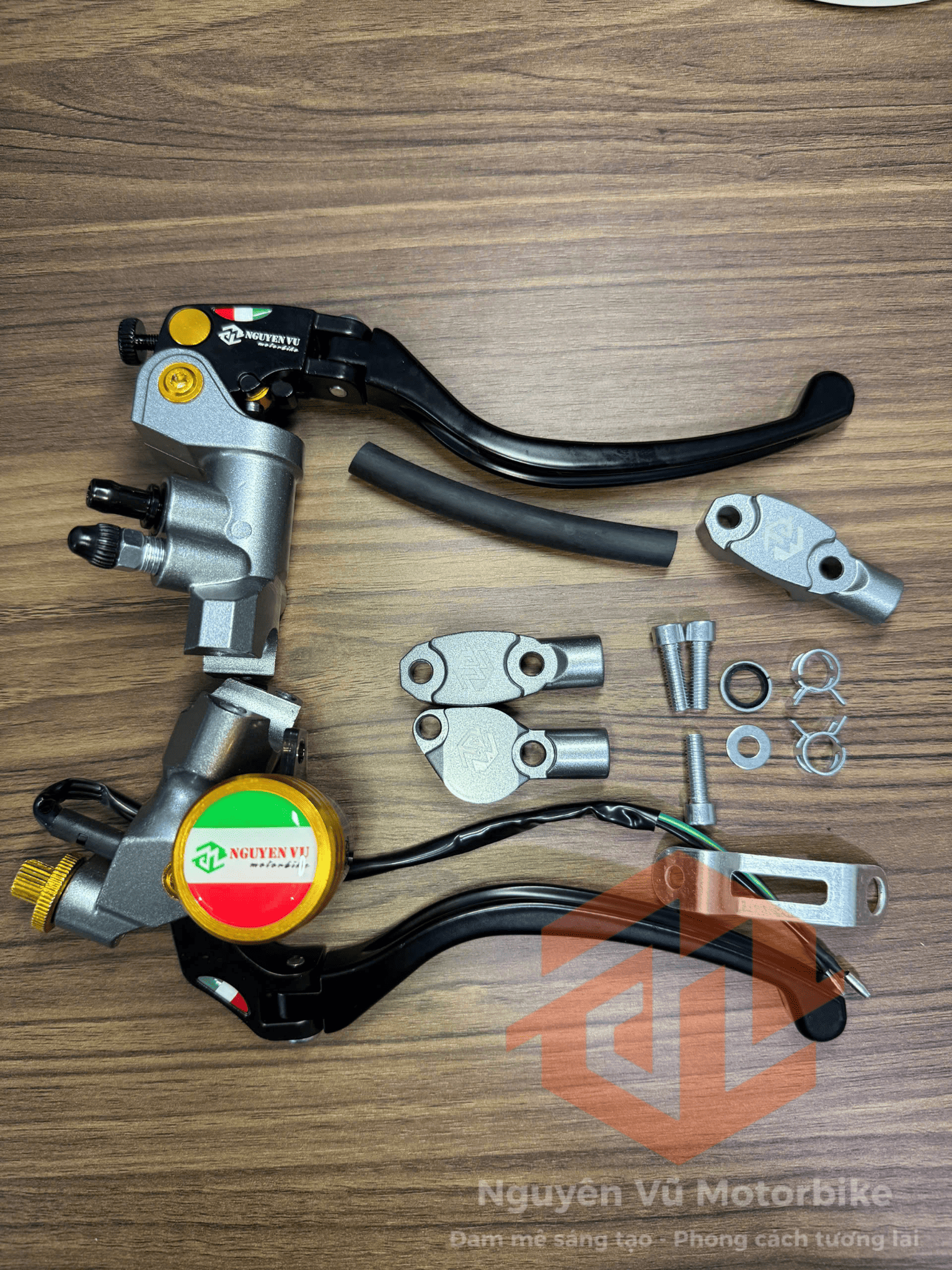 Cặp Tay Thắng NVM Bình Dầu Vàng - Hiệu Suất Tối Ưu Cho Xe Racing