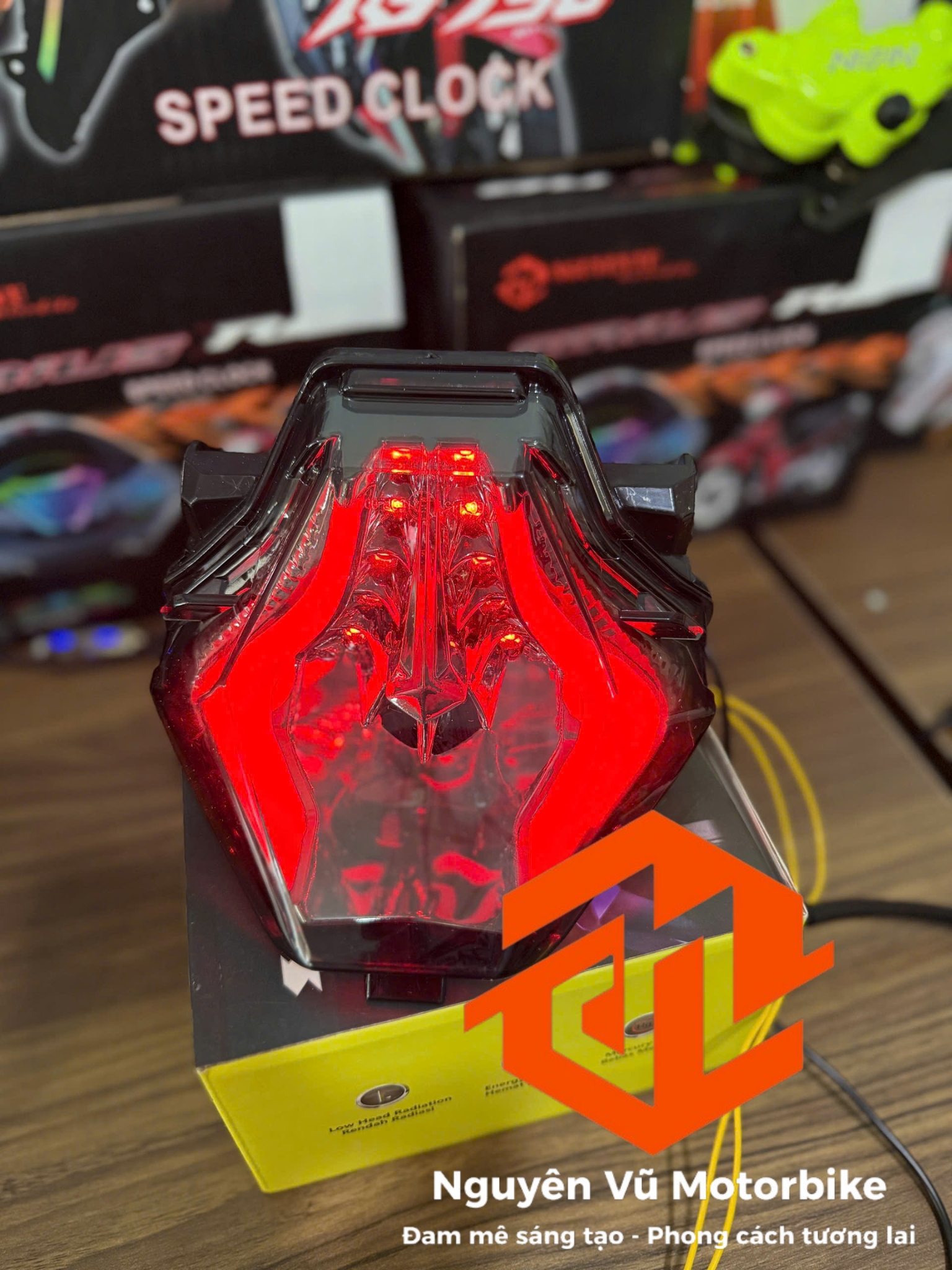 Đèn hậu tích hợp xi nhanh Ex 150 (Shark)