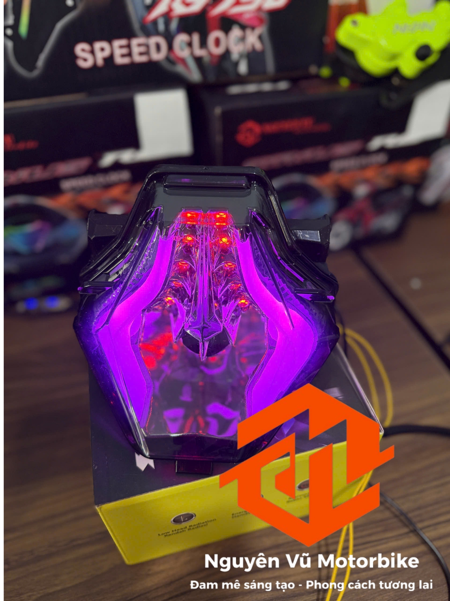 Đèn hậu tích hợp xi nhanh Ex 150 (Shark)