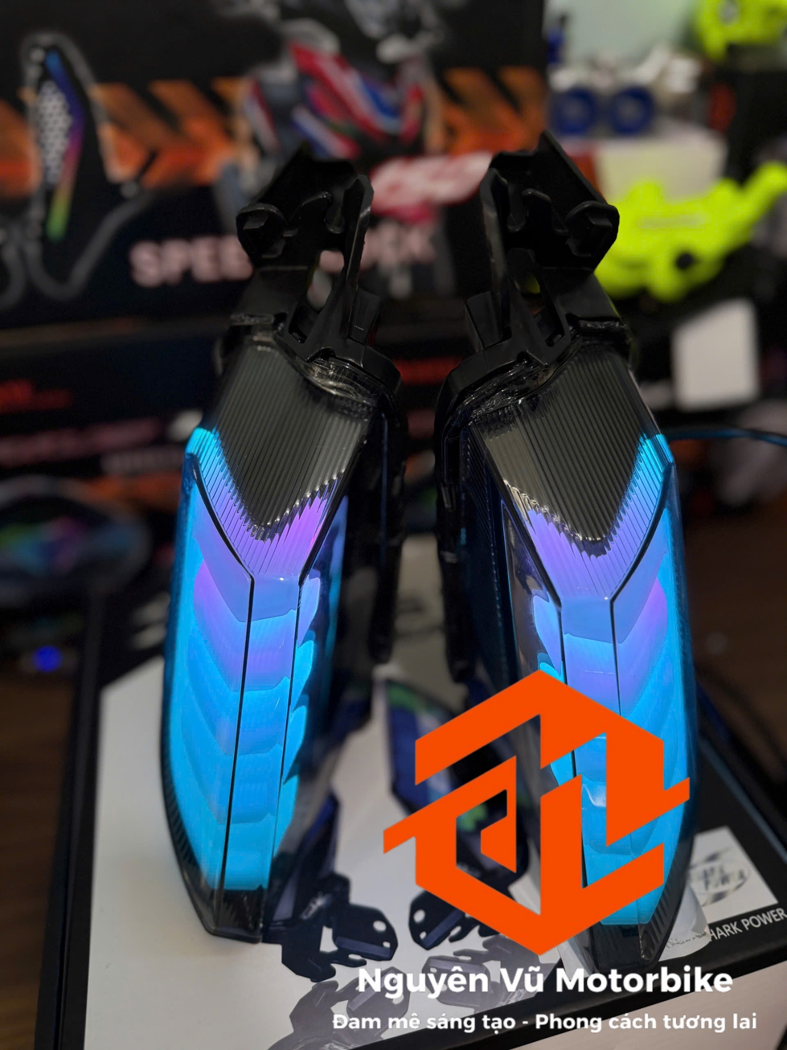 Đèn xinhan audi Ex155 tích hợp demi