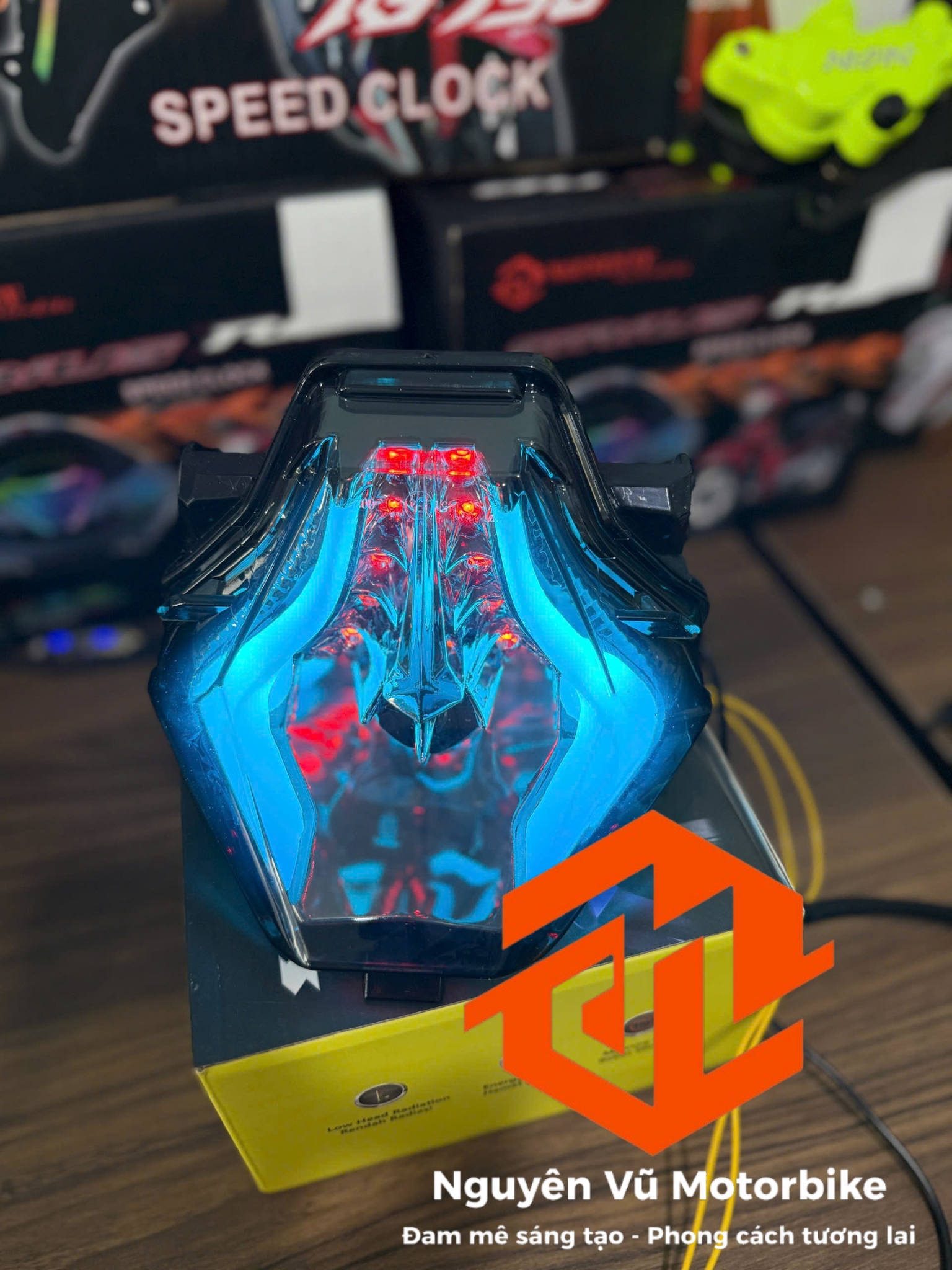 Đèn hậu tích hợp xi nhanh Ex 150 (Shark)