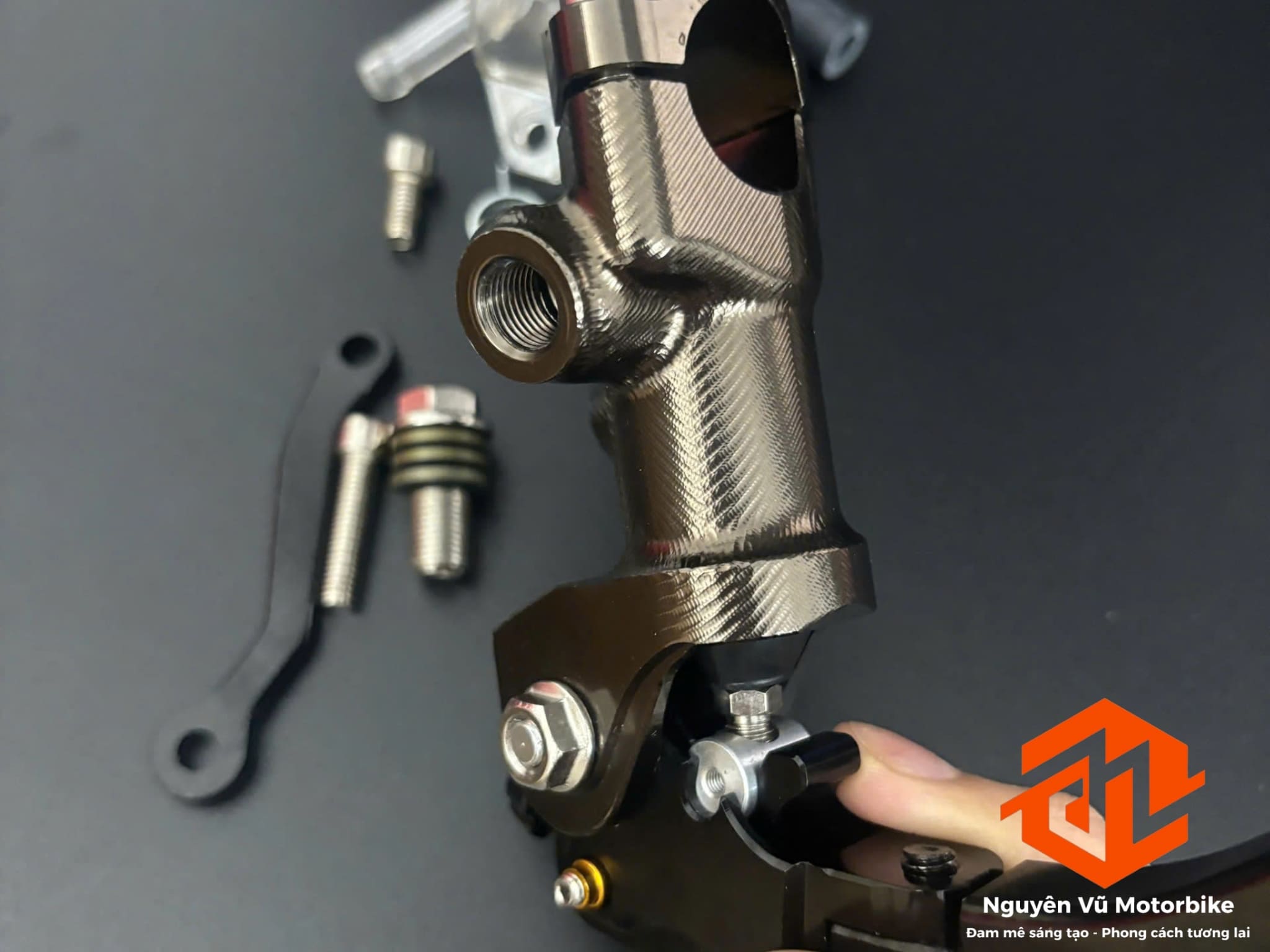 Tay thắng rembo Rossi 17mm màu bilet bên phải
