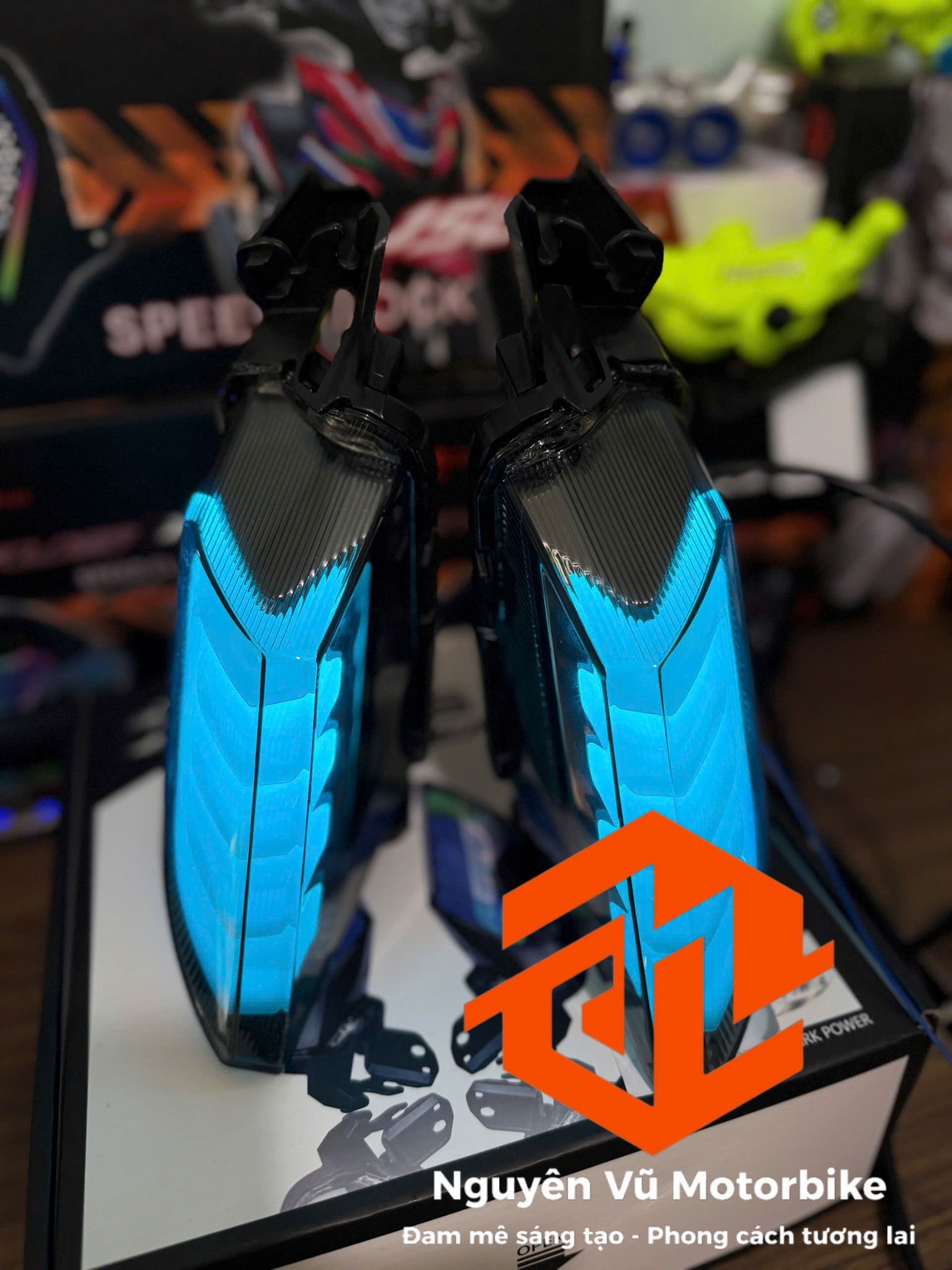 Đèn xinhan audi Ex155 tích hợp demi