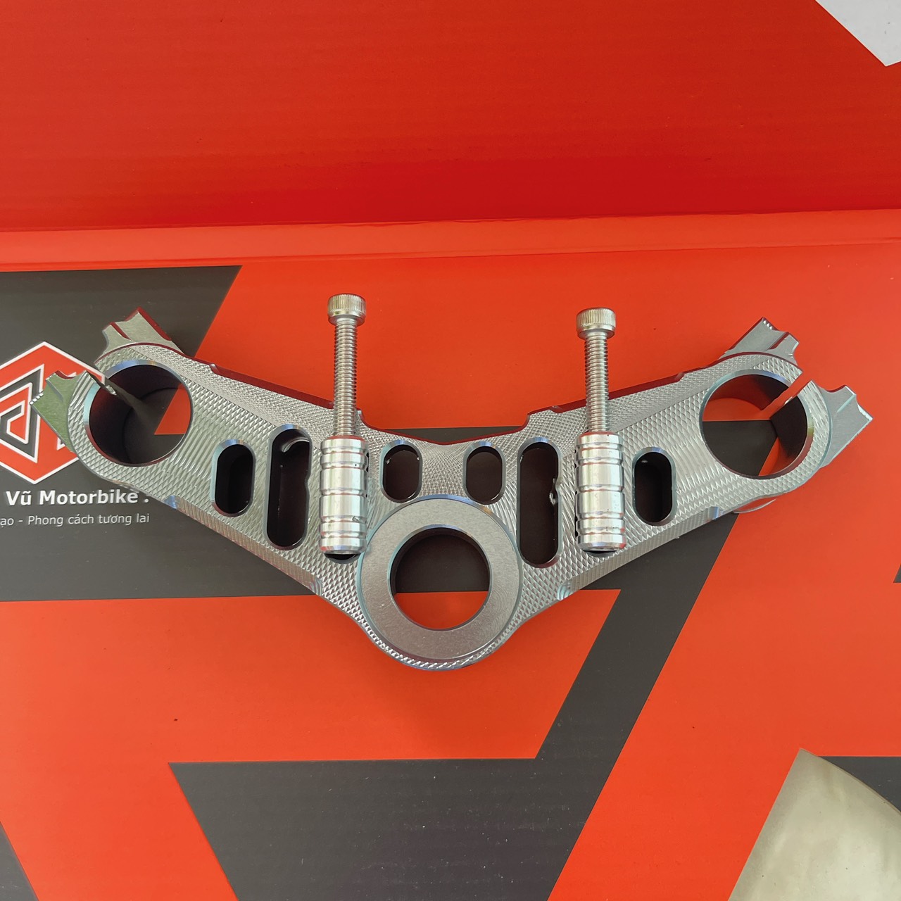 Chảng ba CNC Satria Raider Fi