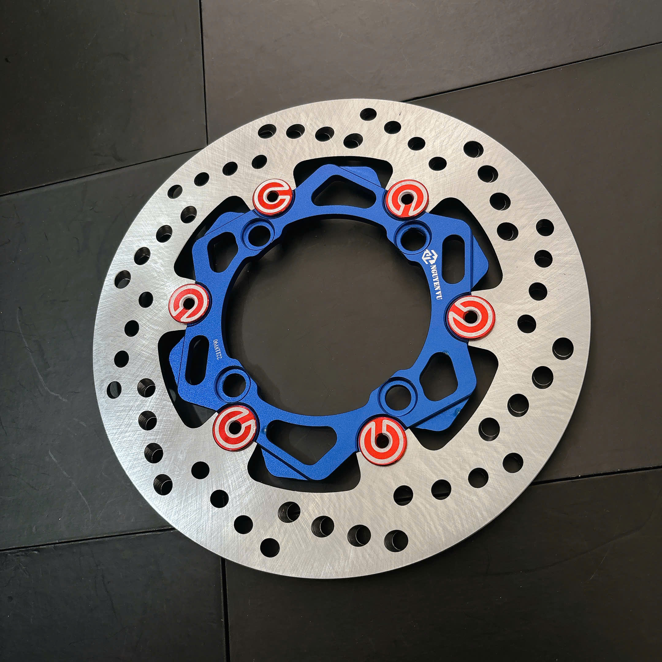Đĩa Sau Ex 135 Vành xéo Nút brembo MÀU XÁM mẫu NVM V2