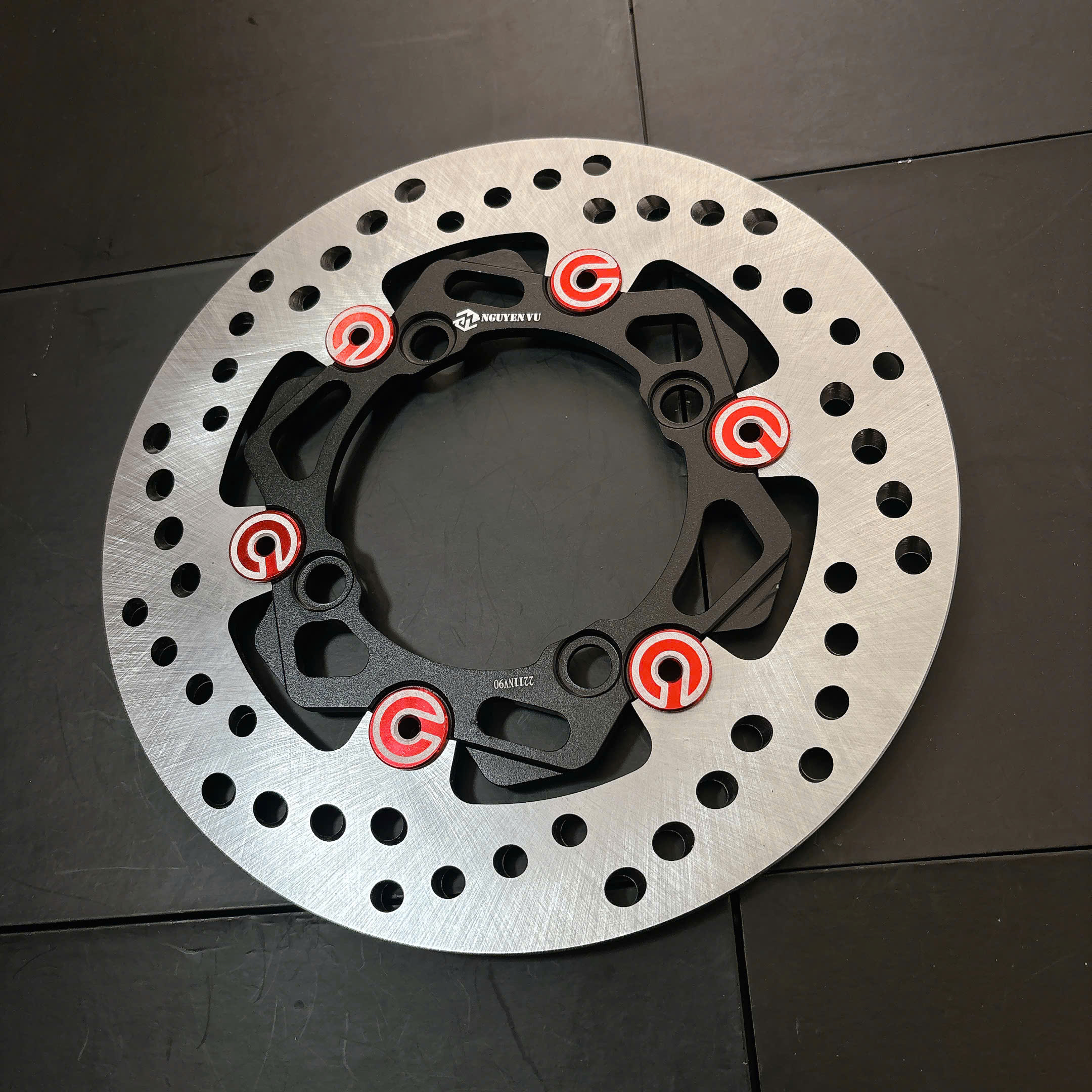 Đĩa Sau Ex 135 Vành xéo Nút brembo MÀU VÀNG NHẠT mẫu NVM V2