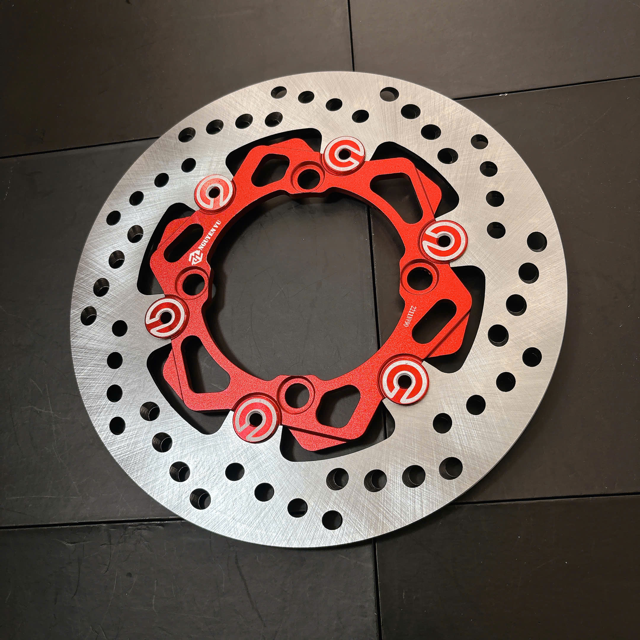 Đĩa Sau Ex 135 Vành xéo Nút brembo MÀU VÀNG NHẠT mẫu NVM V2