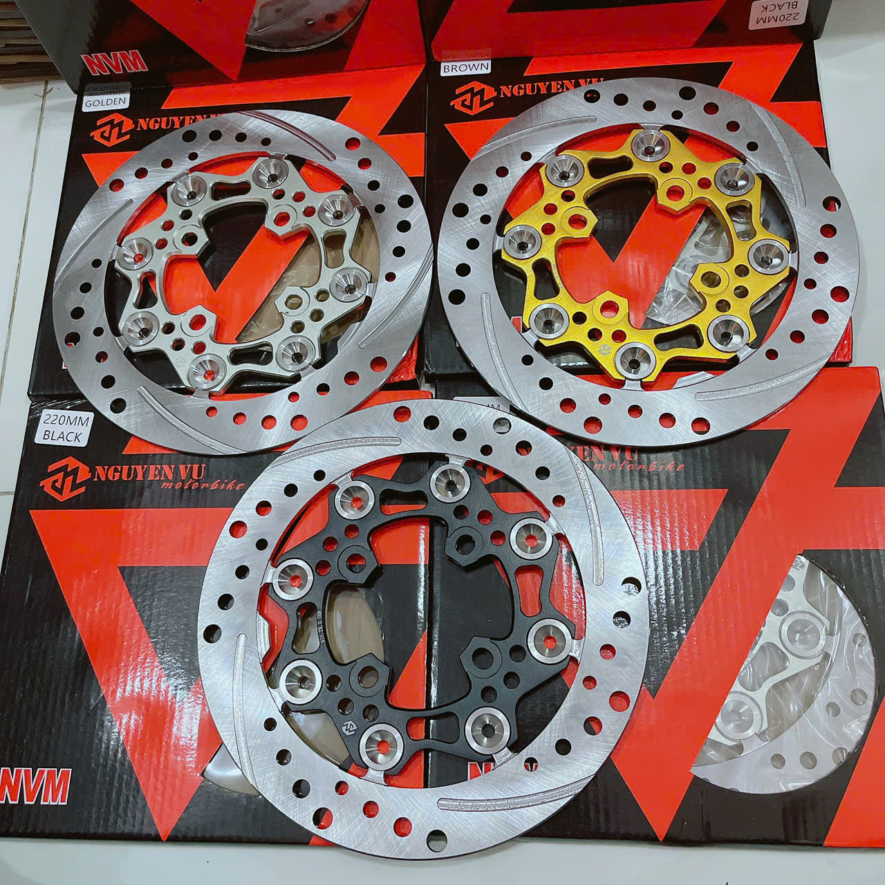 Đĩa thắng 220mm 4 lỗ thông dụng thương hiệu NVM mẫu k6