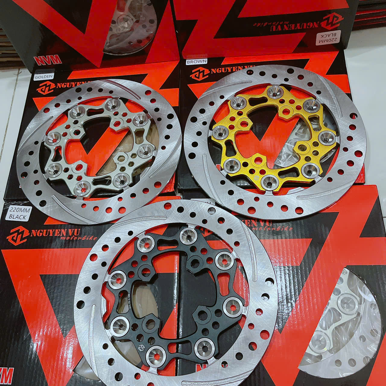 Đĩa thắng 220mm 4 lỗ thông dụng thương hiệu NVM mẫu k6