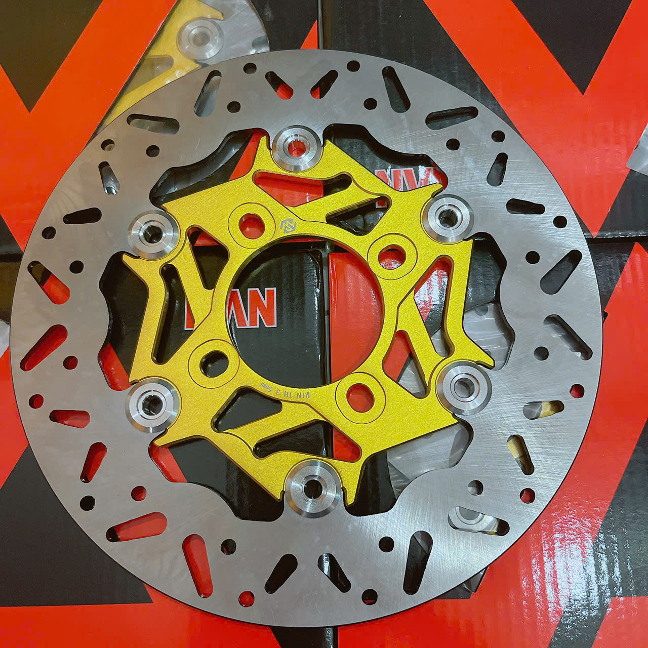 Đĩa thắng trước 220mm thương hiệu NVM mẫu V3 4 lỗ thông dụng