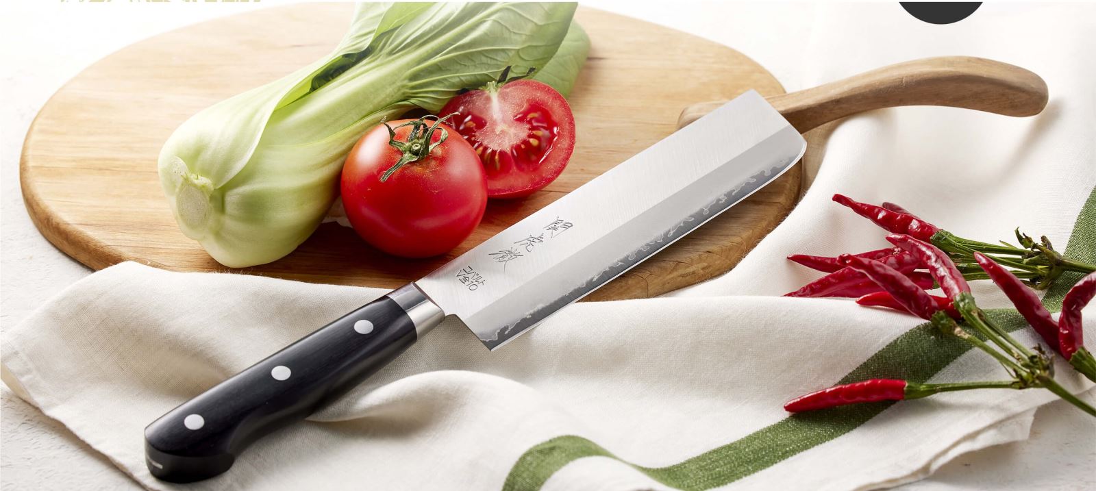 TẤT TẦN TẬT VỀ DAO NAKIRI