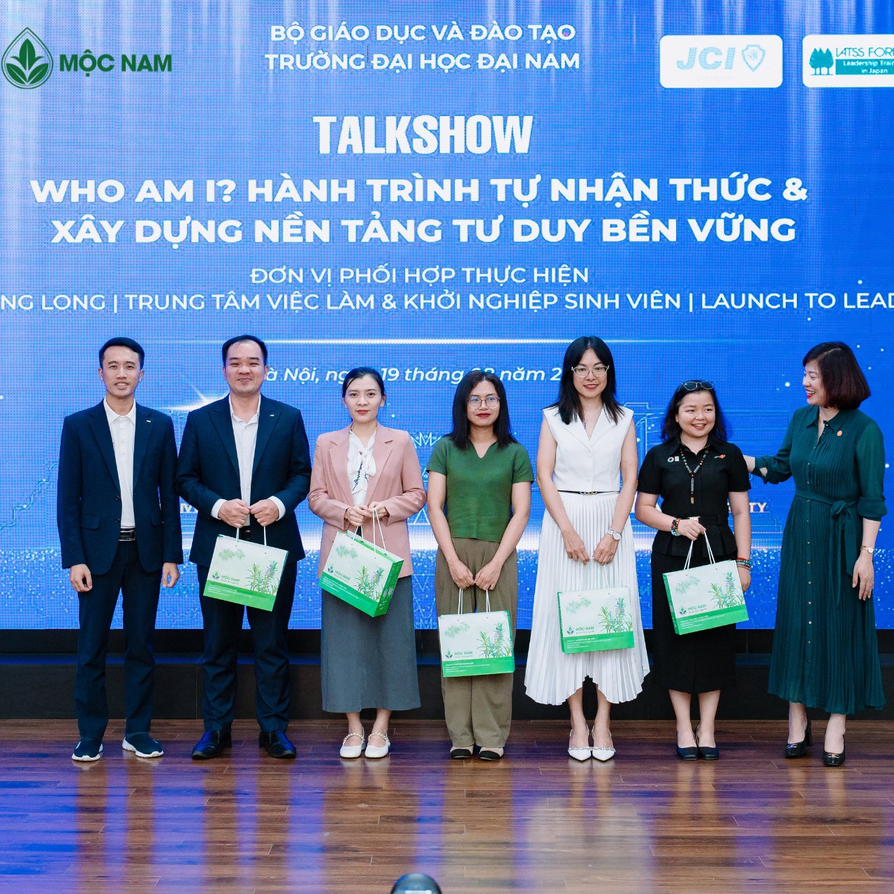 Mộc Nam hân hạnh đồng hành trong Talkshow “Who Am I” của trường ĐH Đại Nam