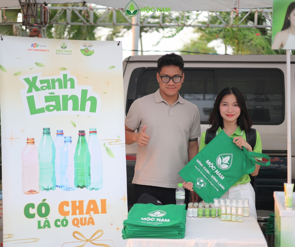 Đổi chai nhựa nhận quà Xanh - Chiến dịch Xanh Lành vì môi trường của Mộc Nam