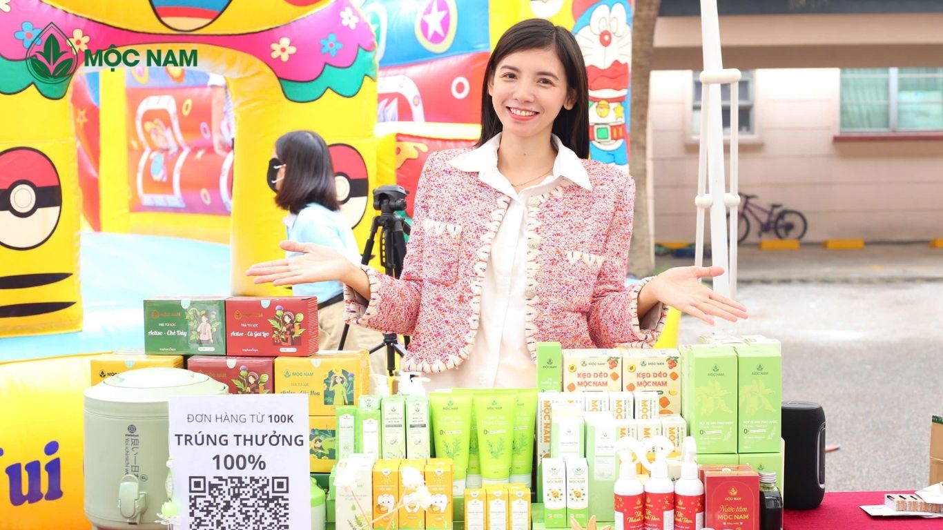 Mộc Nam tại Charity Flea Market – Diamond Westlake Suites 2025: Lan tỏa tinh thần Giáng Sinh xanh lành 