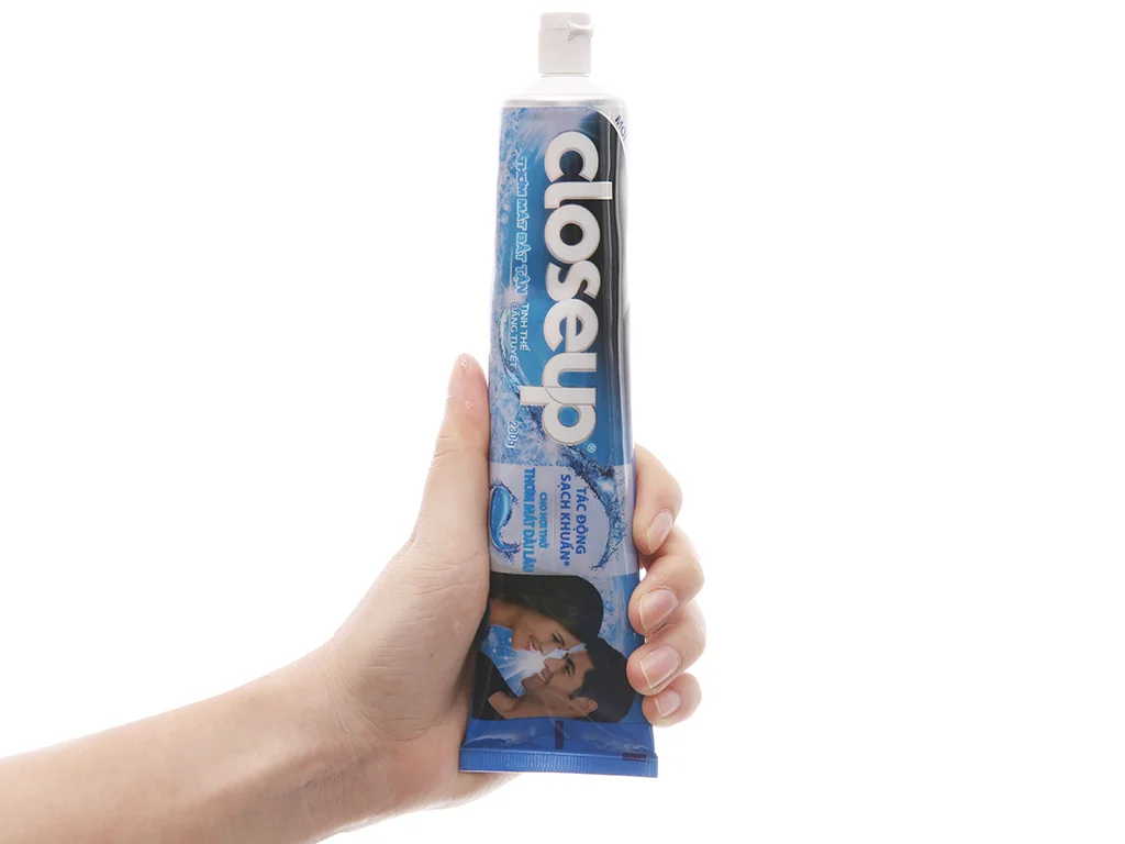 Kem đánh răng Closeup băng tuyết thơm mát dài lâu 230g