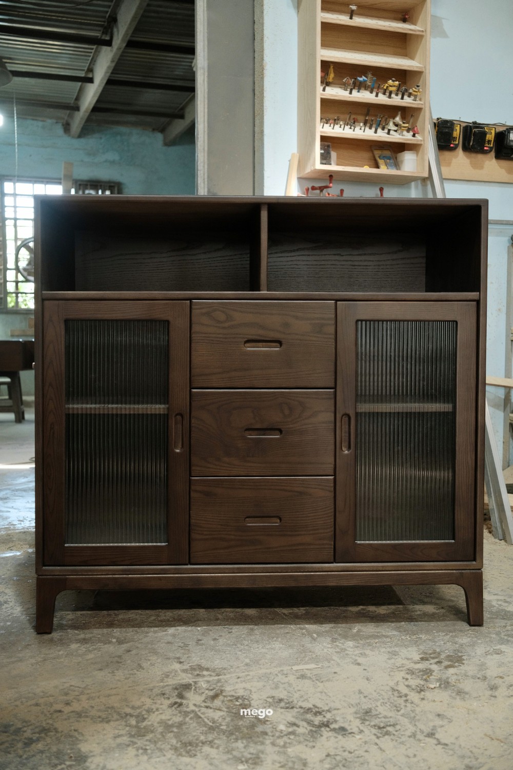 tủ decor gỗ tự nhiên tối giản Đà Nẵng