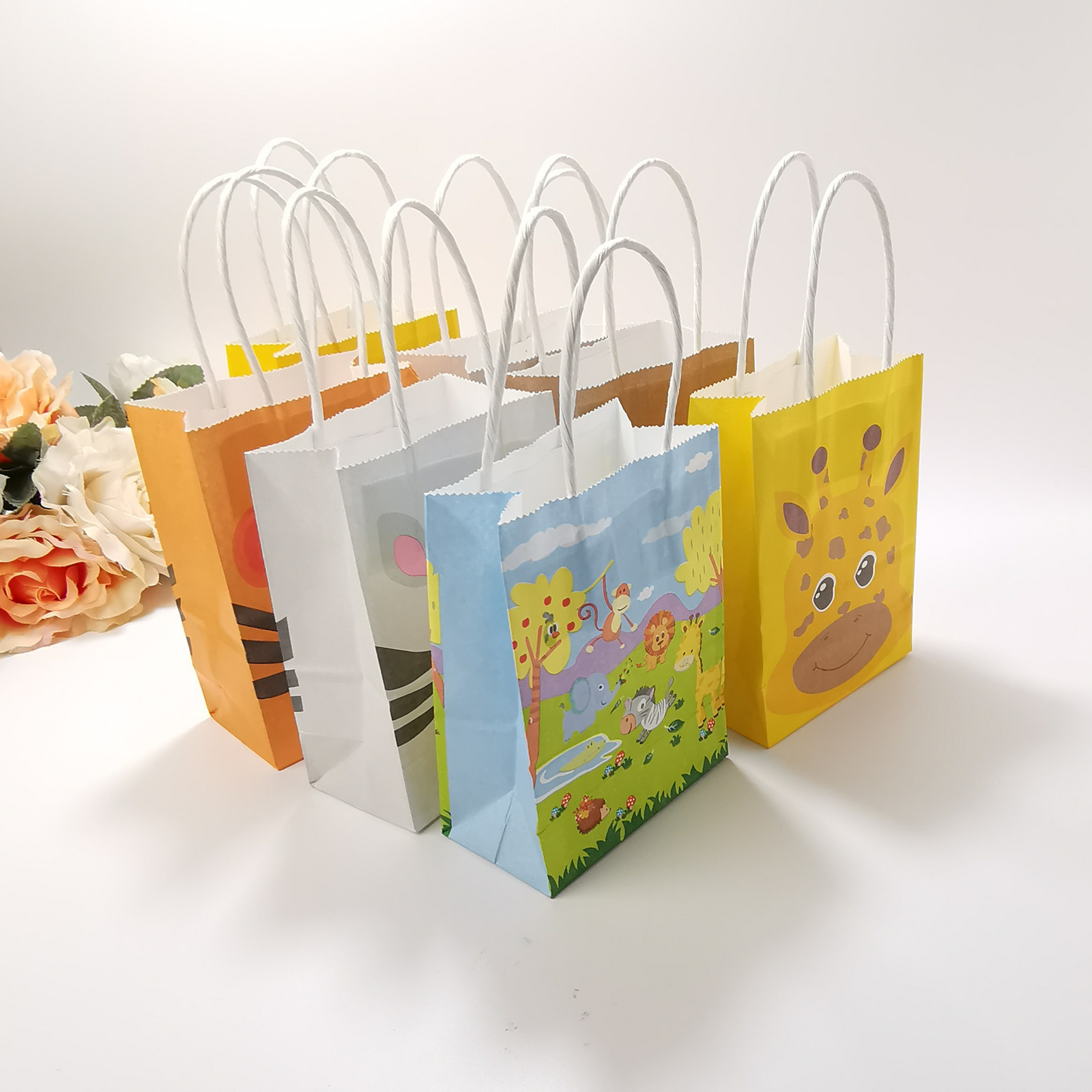 TÚI GIẤY ĐỰNG QUÀ HỌA TIẾT CON VẬT DỄ THƯƠNG KÍCH THƯỚC 21x15x08cm T.CRAFT HOUSE