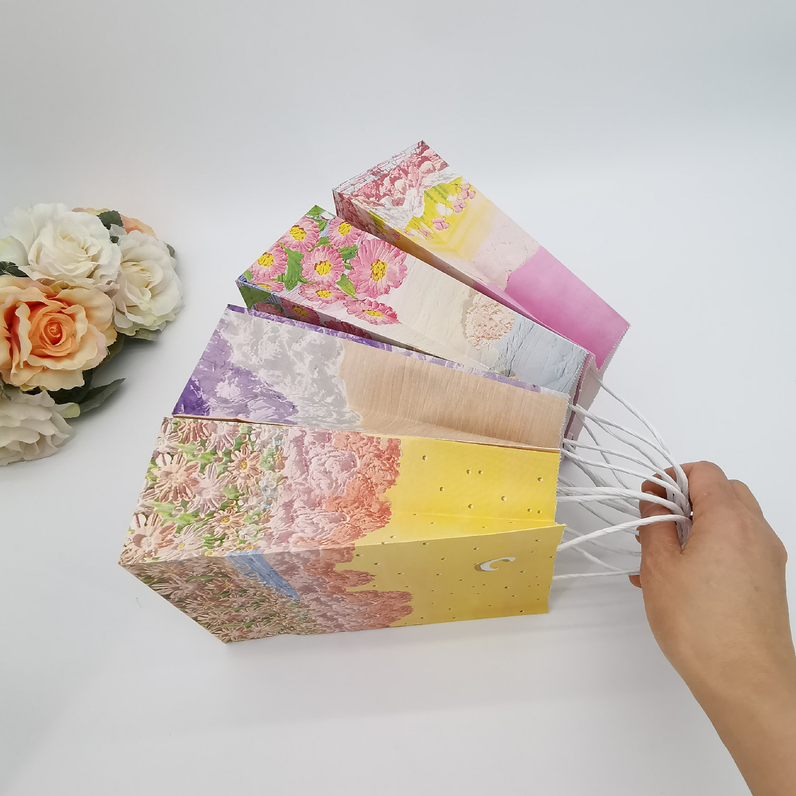 TÚI GIẤY ĐỪNG QUÀ THANK YOU HỌA TIẾT TRANH VẼ ĐỘC ĐÁO T.CRAFT HOUSE