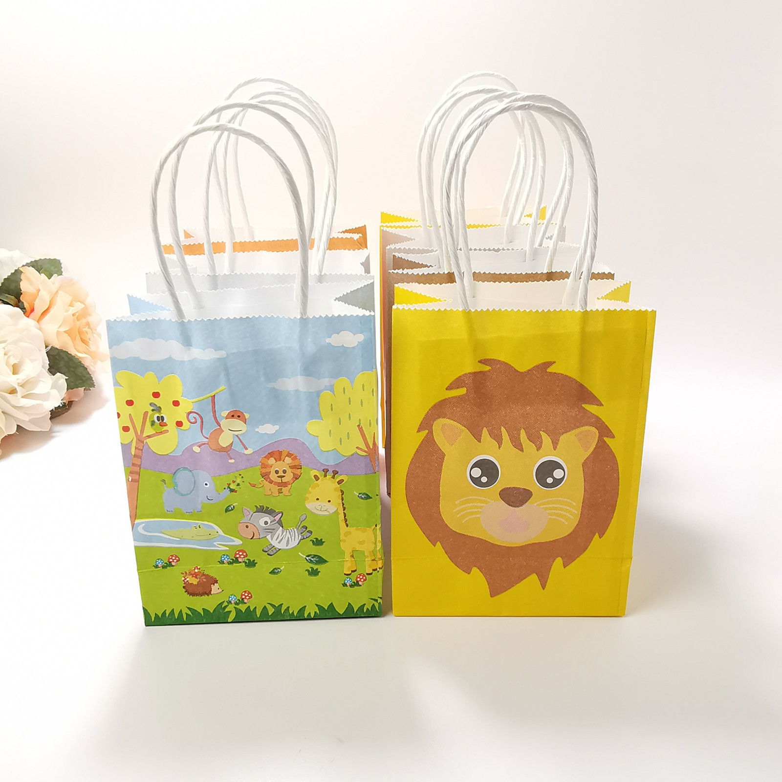 TÚI GIẤY ĐỰNG QUÀ HỌA TIẾT CON VẬT DỄ THƯƠNG KÍCH THƯỚC 21x15x08cm T.CRAFT HOUSE