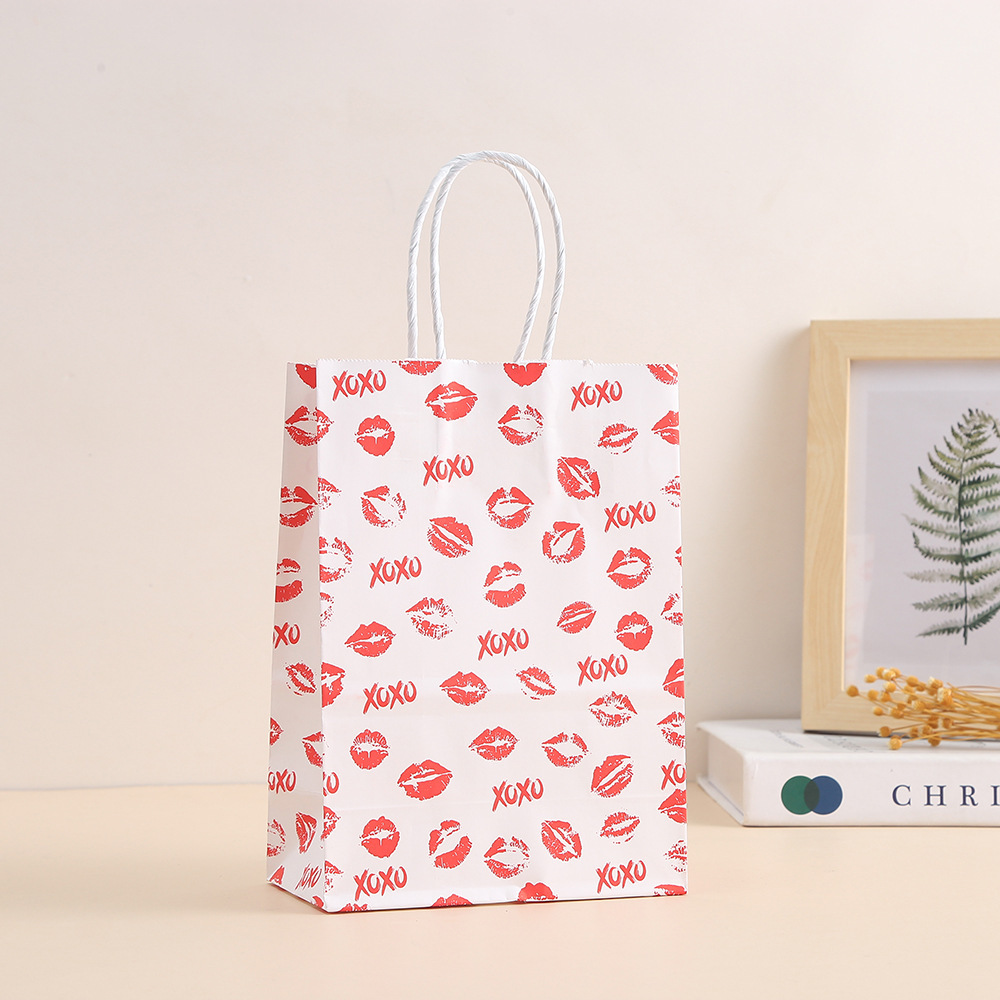 TÚI GIẤY QUÀ TẶNG CHỦ ĐỀ TRÁI TIM ĐANG YÊU T.CRAFT HOUSE