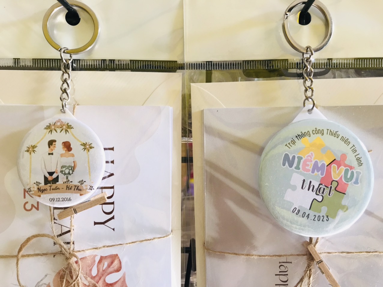 MÓC KHÓA TRÒN 44MM IN HÌNH THEO YÊU CẦU BÙNG NỔ CẢM XÚC VÀ ĐẦY Ý NGHĨA T.CRAFT HOUSE