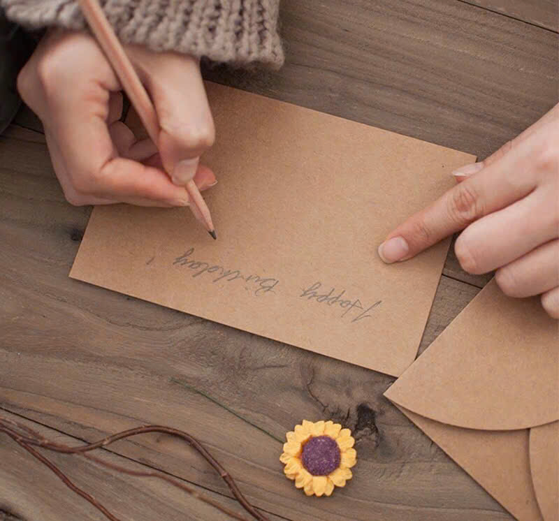 COMBO THIỆP KRAFT HOA KÈM BAO THƯ NÚT GÀI TRÁI TIM T.CRAFT HOUSE