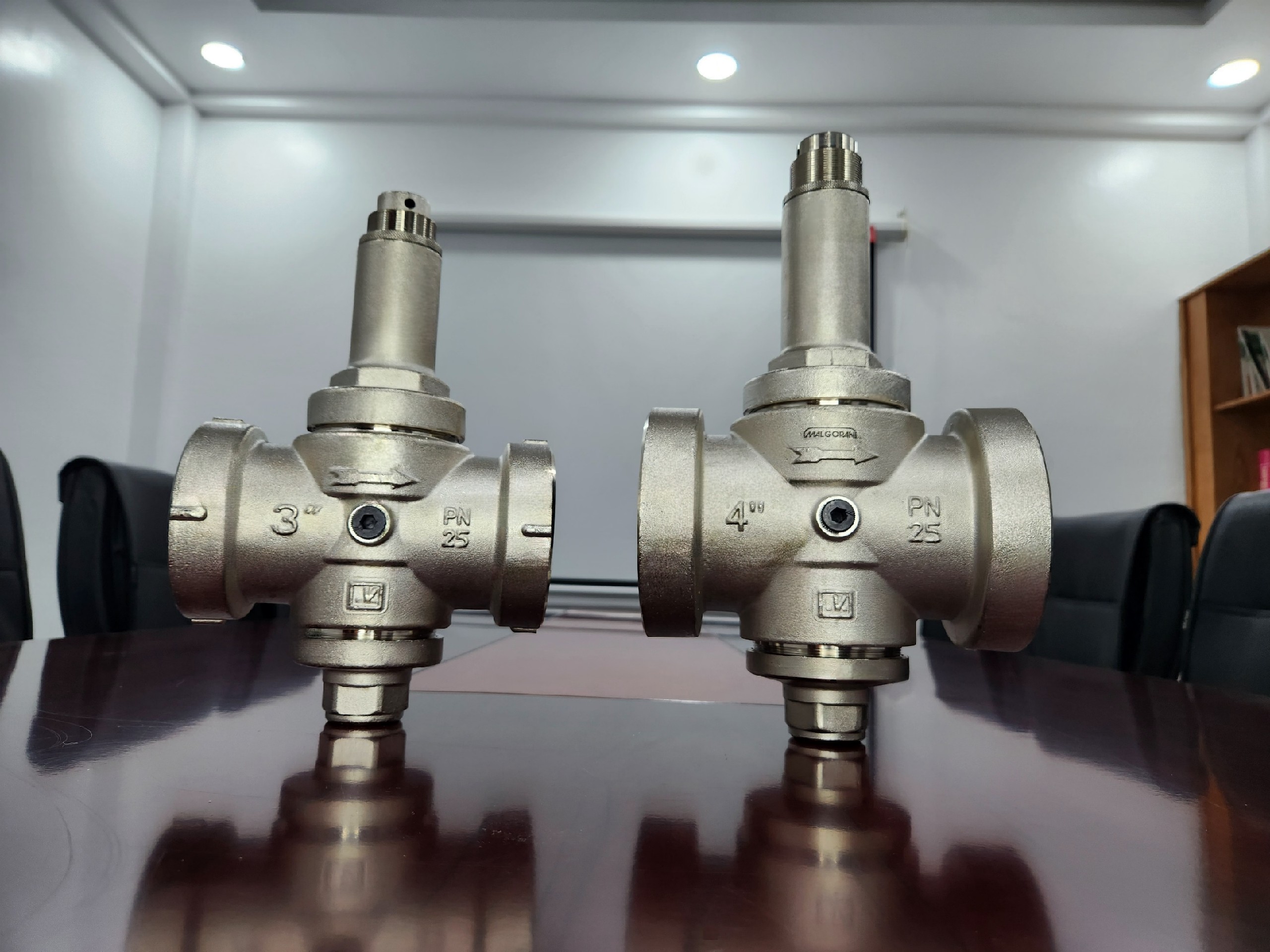 VAN GIẢM ÁP NỐI REN (loại to) MALGORANI