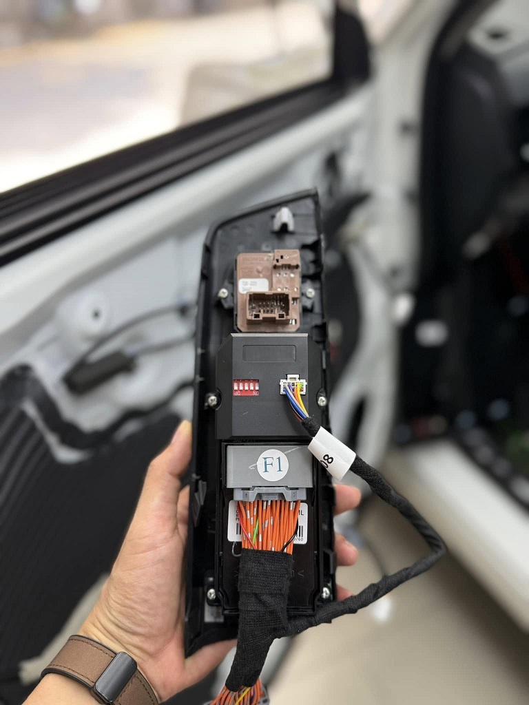 Tự động lên xuống kính, đóng cửa sổ trời cho CRV 2023 - 2026