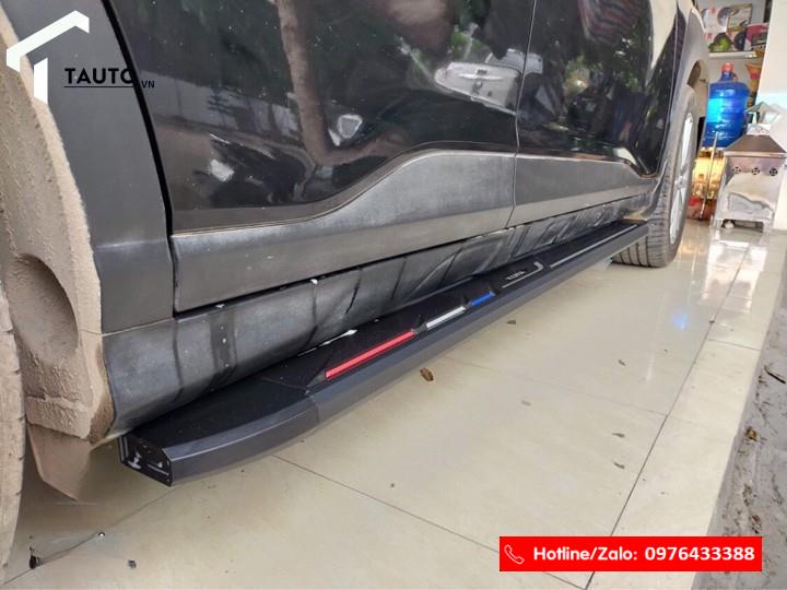 Bậc, Bệ bước chân Hyundai KONA kẻ chỉ đúc nguyên khối