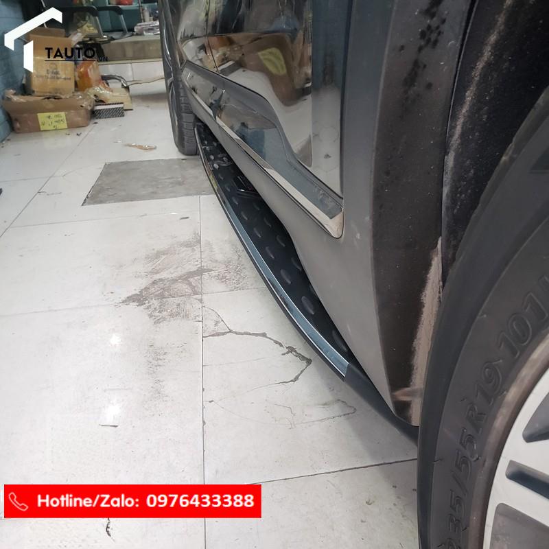 Bệ bước chân Hyundai Santafe 2019-2020 tráng gương chấm bi
