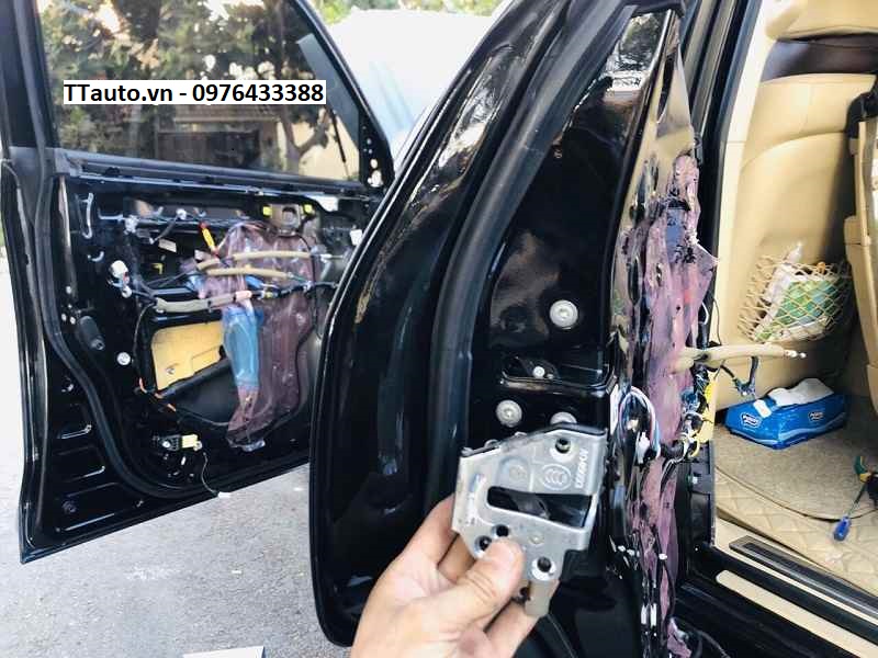 Cửa hít theo xe Ford Everest 2021