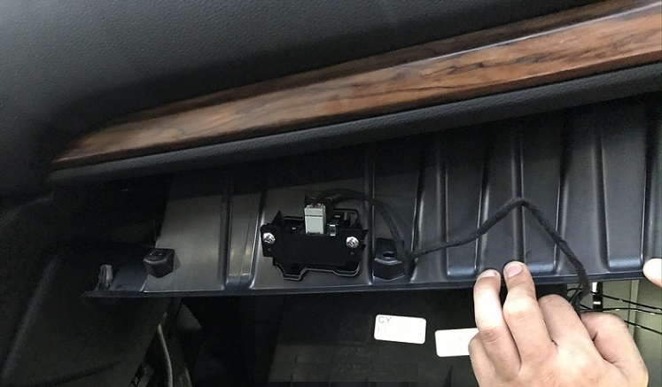 Đèn soi hộp để đồ cốp phụ chính hãng cho  CR-V 2017-2022