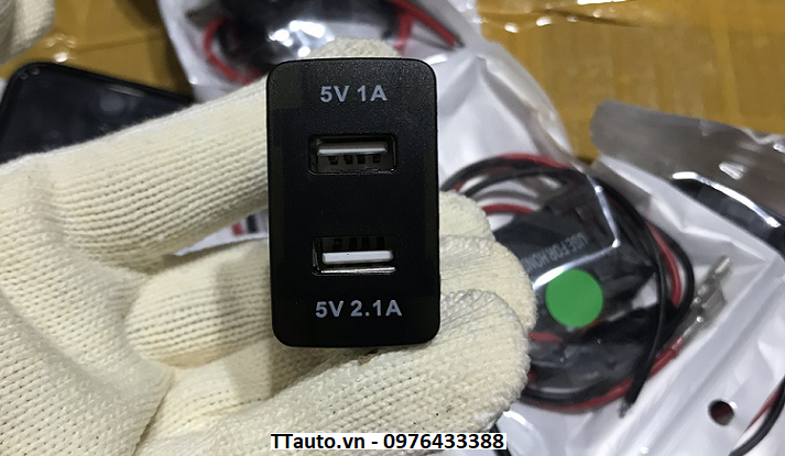 Thêm cổng nguồn sạc nhanh USB lắp nút chờ, thiết kế riêng cho xe Honda