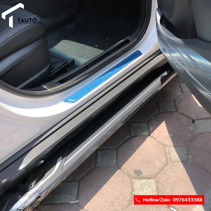Bậc, Bệ bước chân Hyundai KONA kẻ chỉ đúc nguyên khối