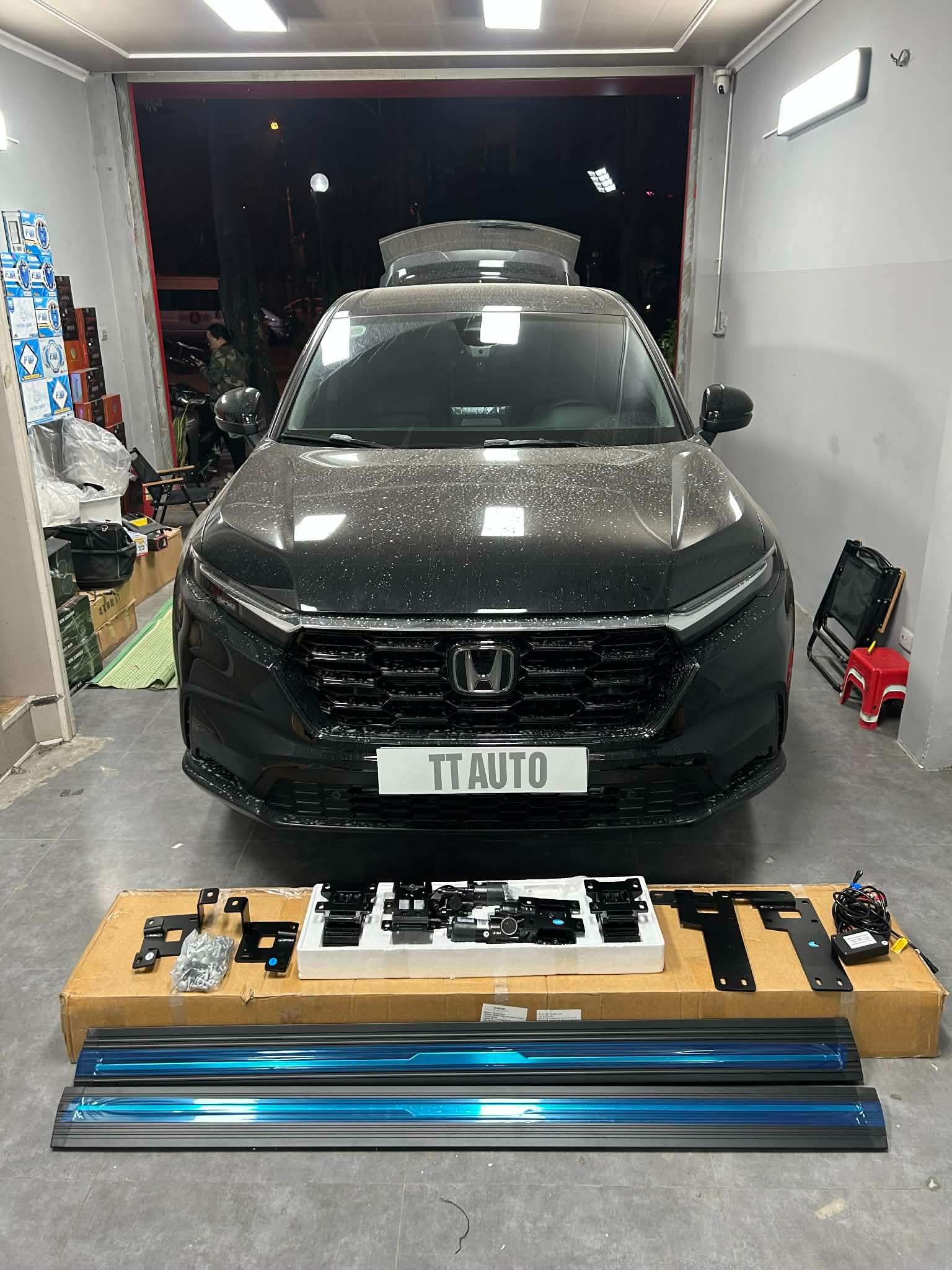 Bậc dẫm lên xuống điện tự động thụt thò cho Honda CR-V 2023-2026