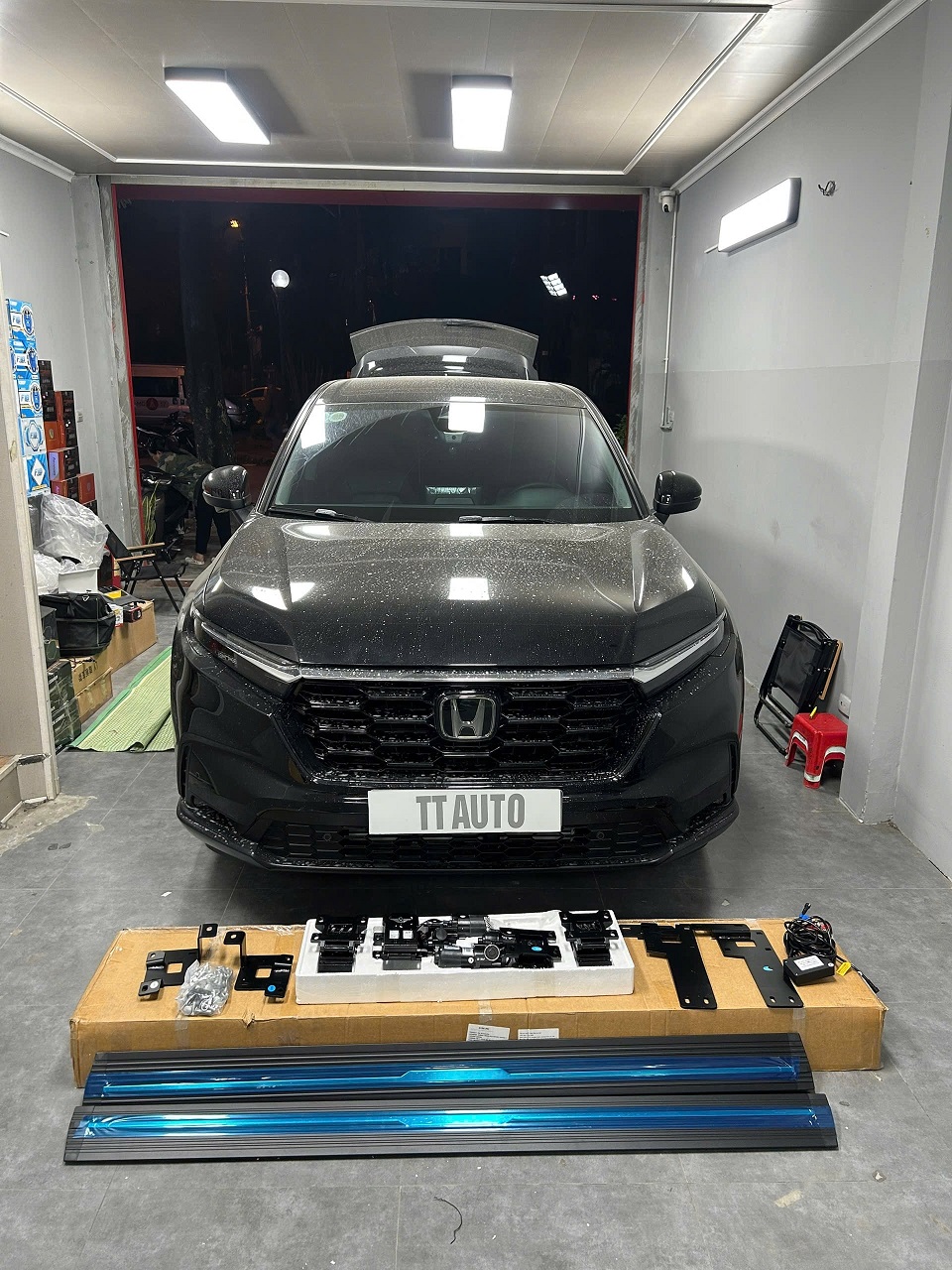 Bậc dẫm lên xuống điện tự động thụt thò cho Honda CR-V 2023-2026