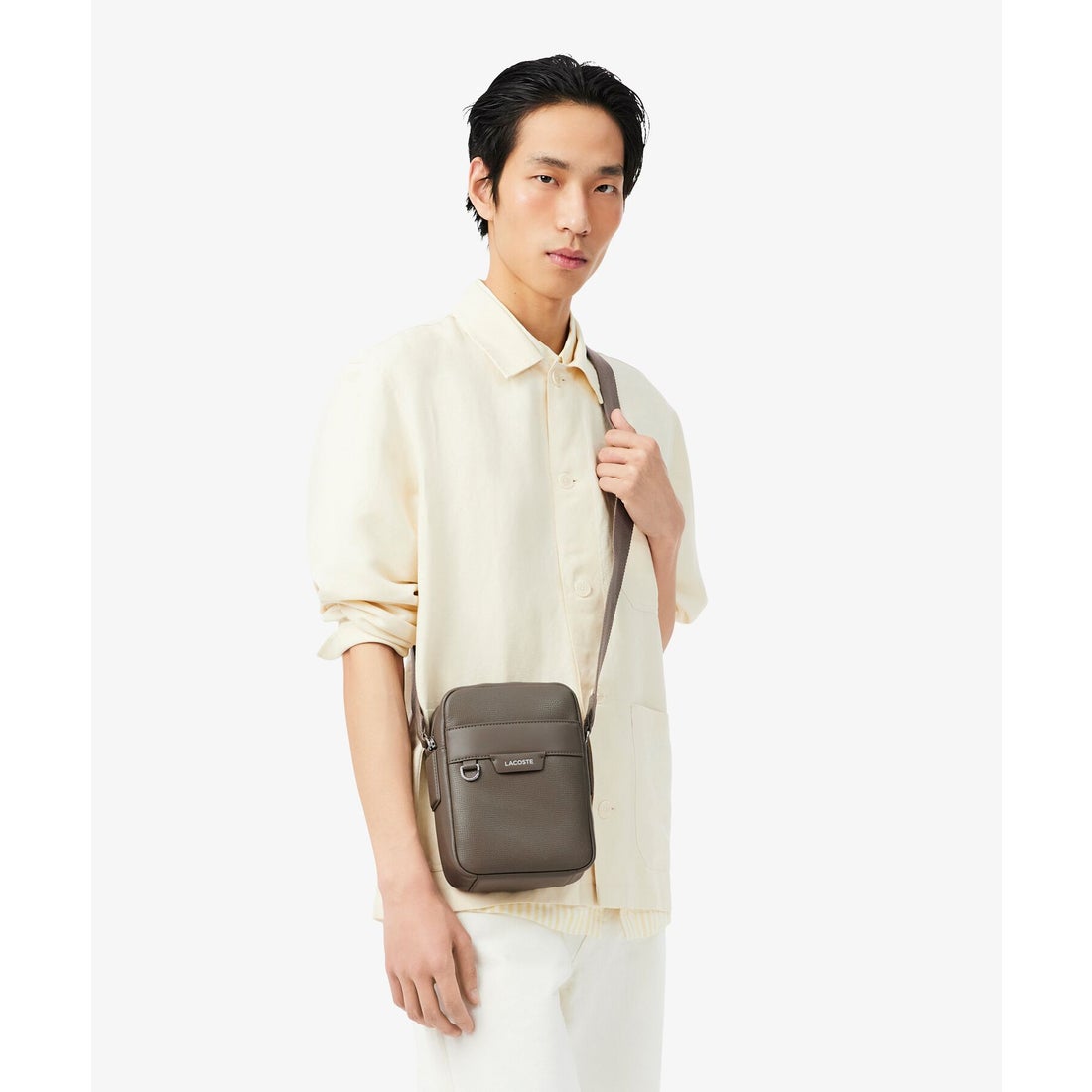Túi đeo chéo LACOSTE Ocean - da bò dập vân hạt, màu xám