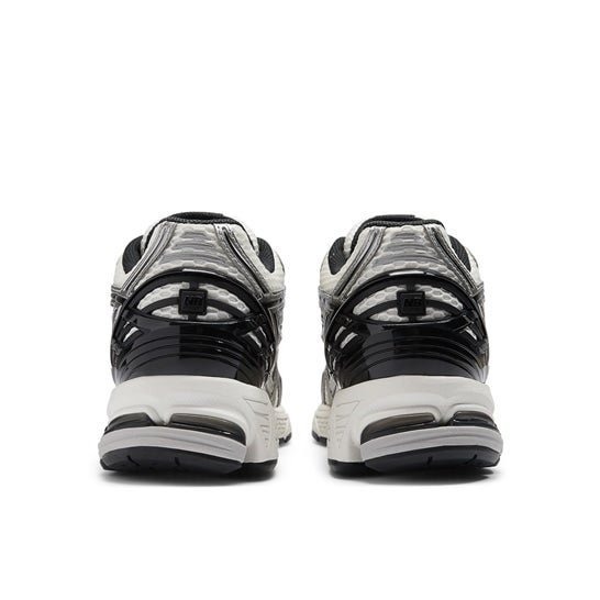New Balance M1906R bạc ánh kim