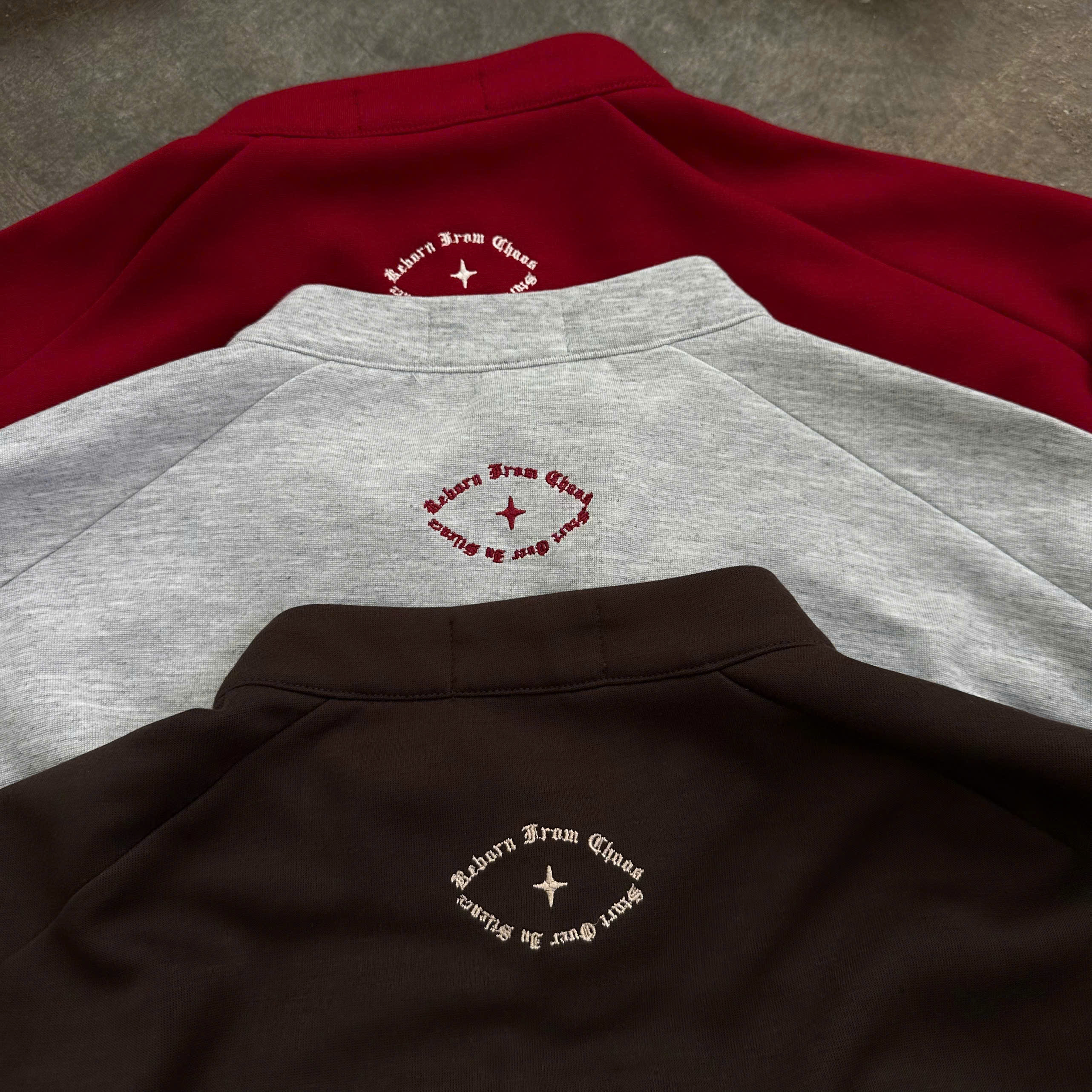 A29955- Áo sweater cổ zip thêu Born Again