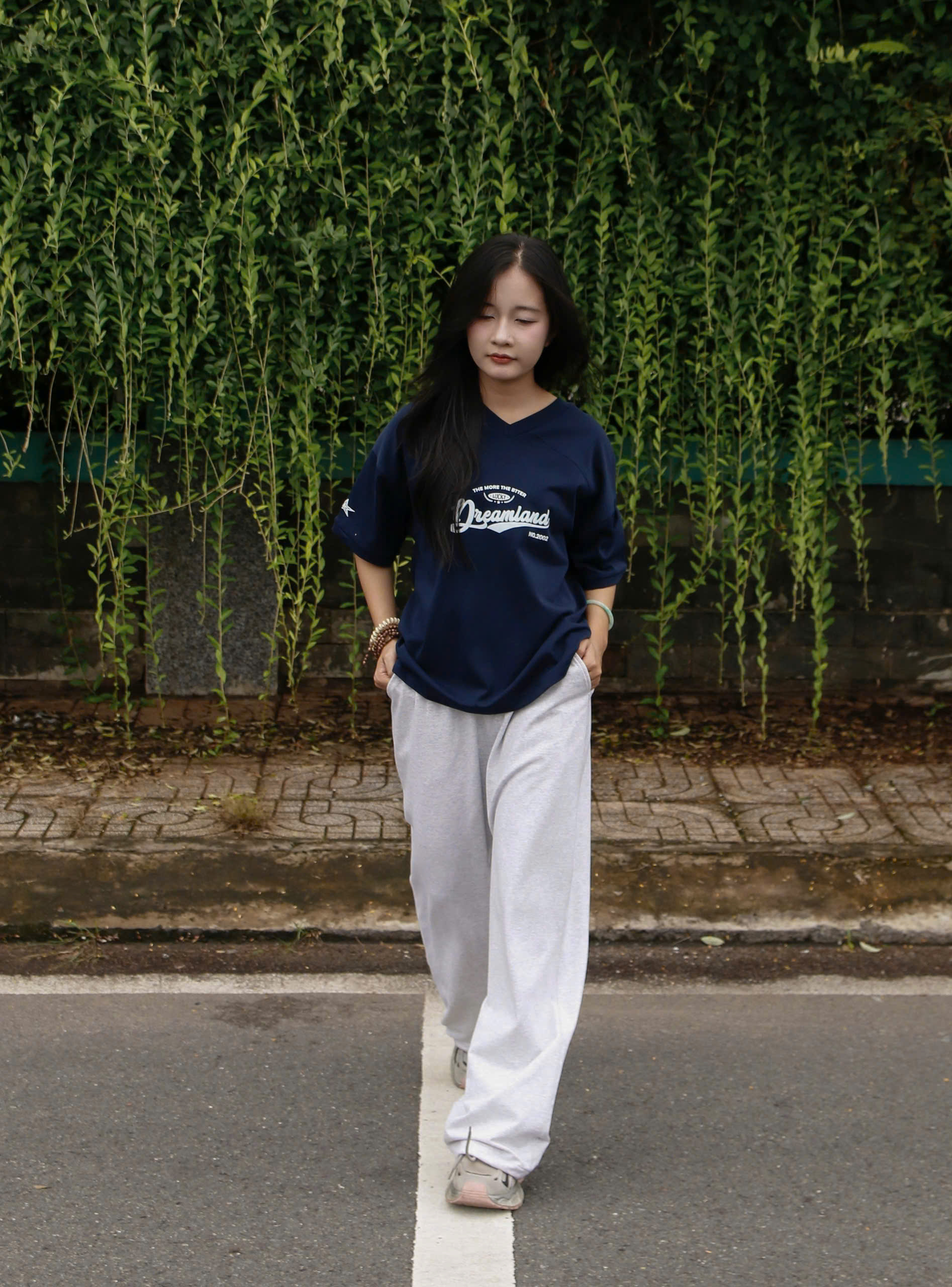 Q8676 - Q thun ống rộng túi xéo lai rut dây thêu Bloom