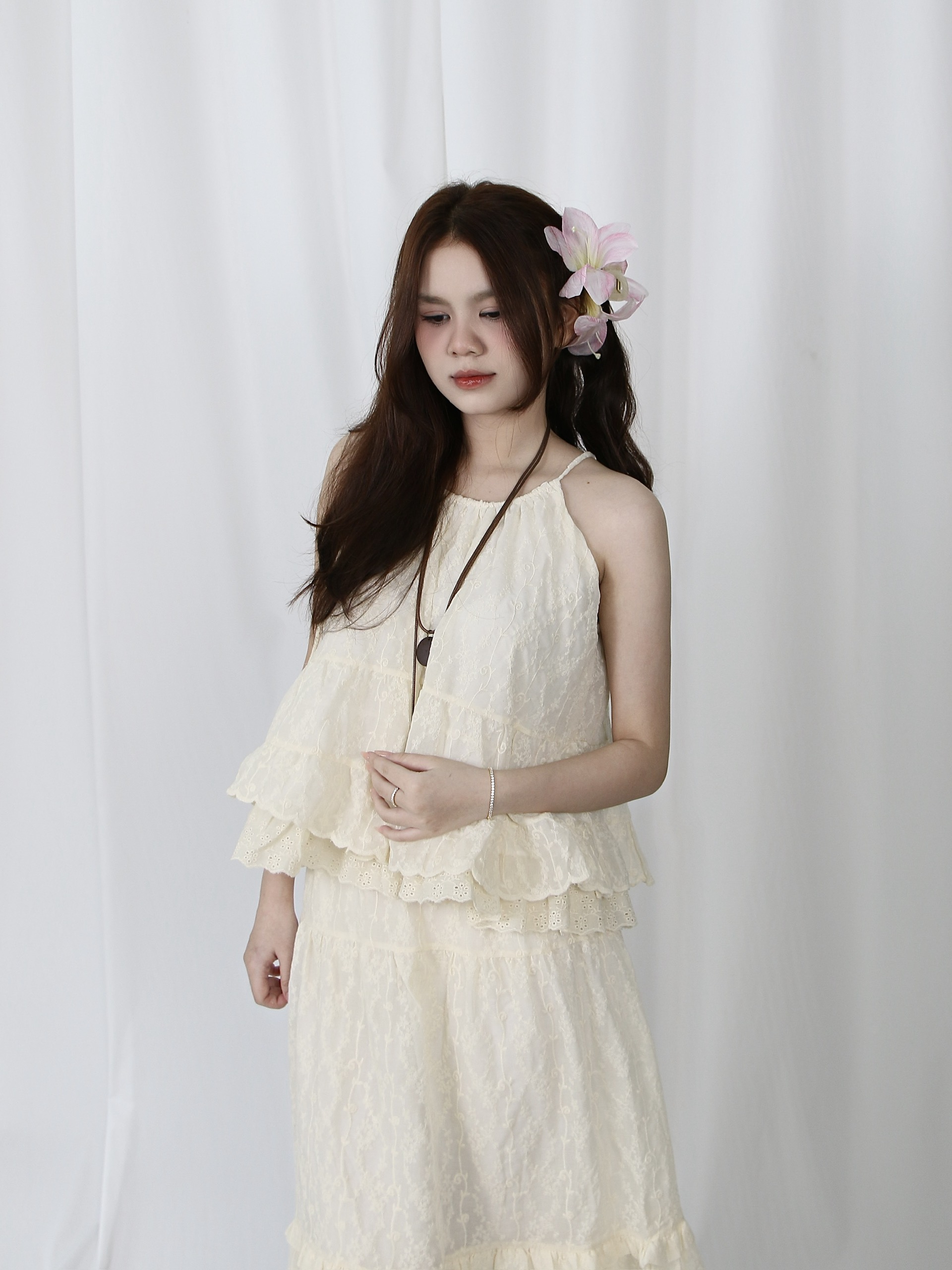 A28244 - A yếm xô thêu buộc nơ