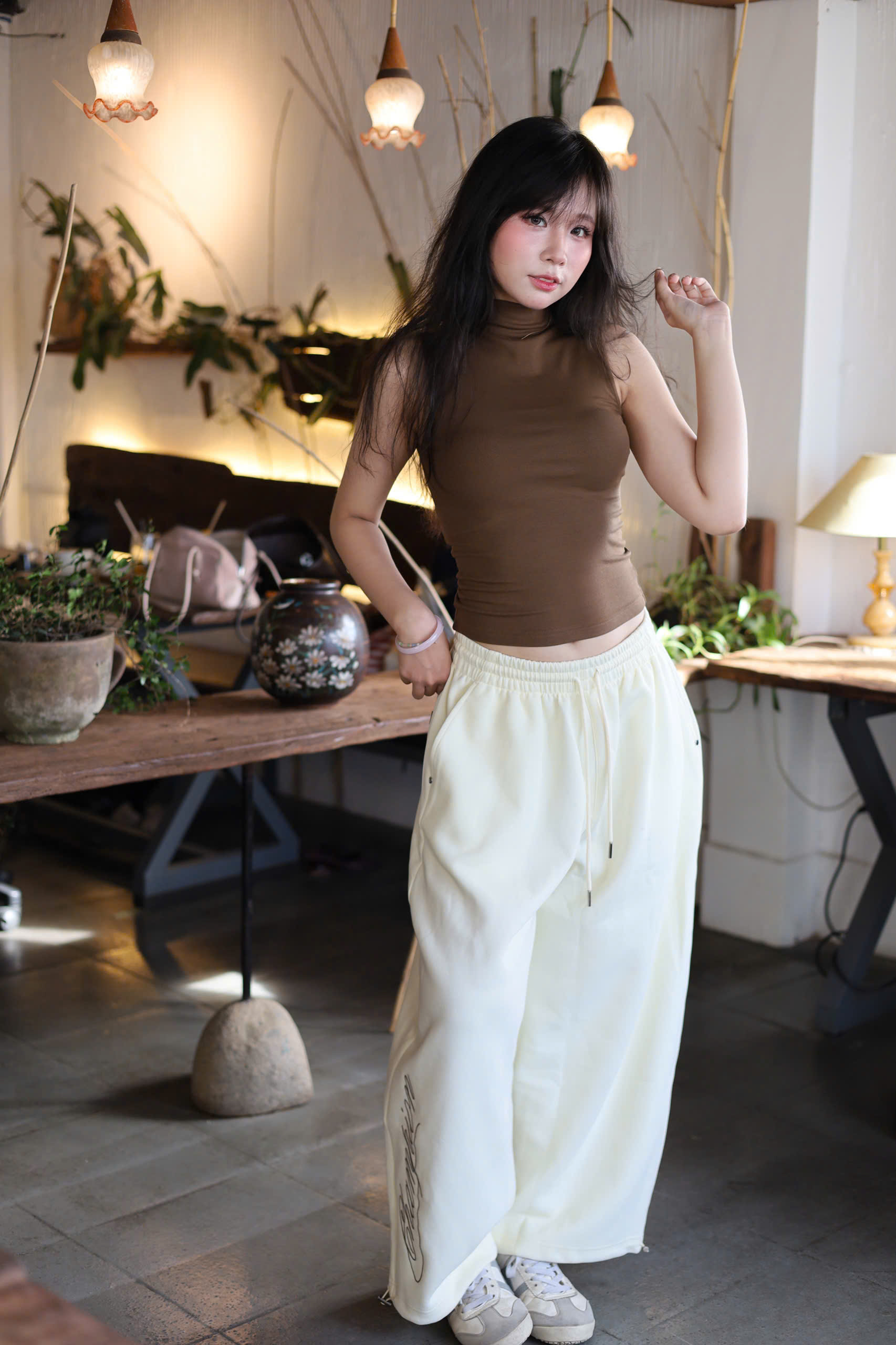 Q9852- 	Q thun dài ống cong rộng thêu Champion