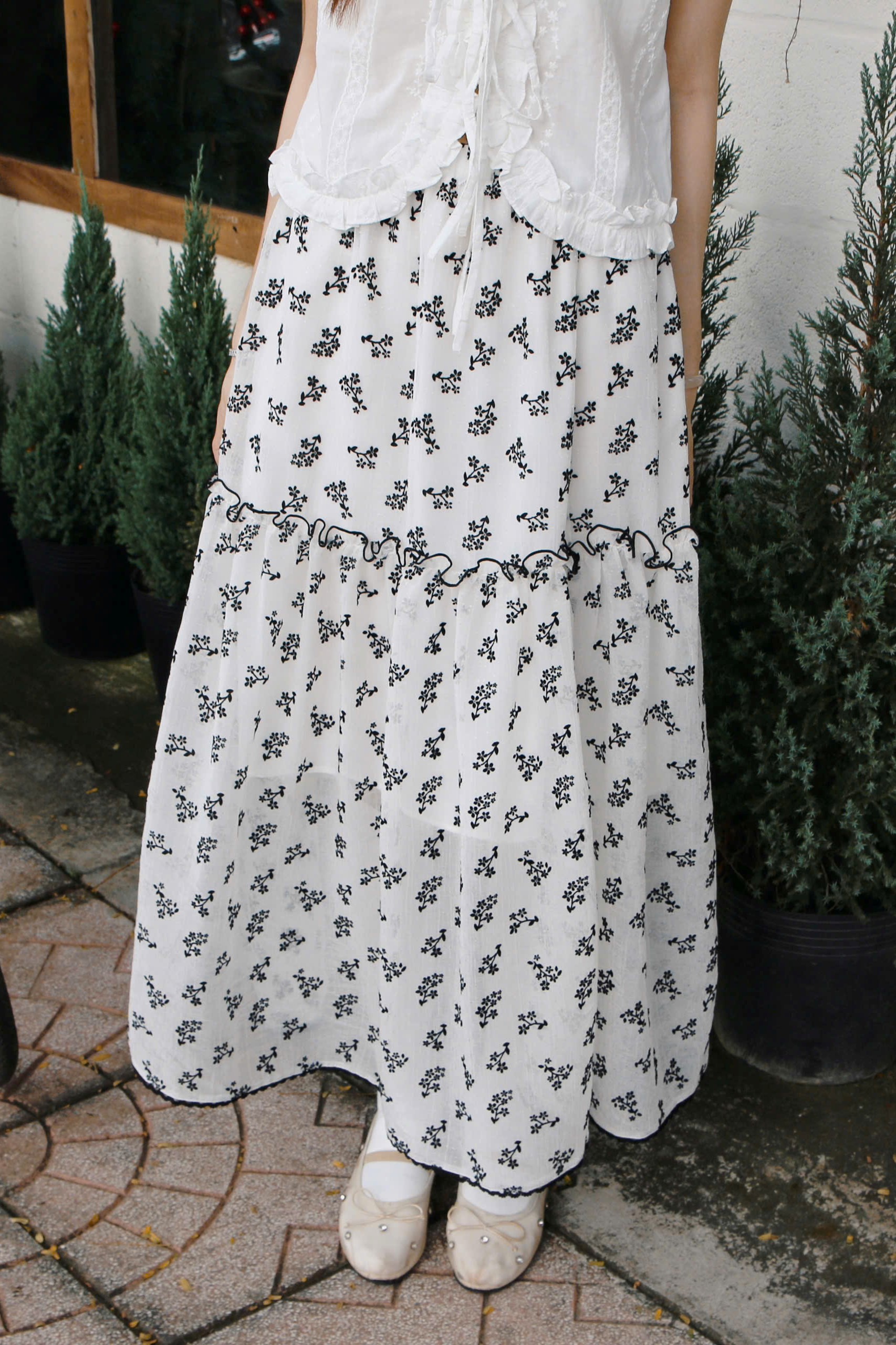 V4045 - V dài phối ren lai hoa đen