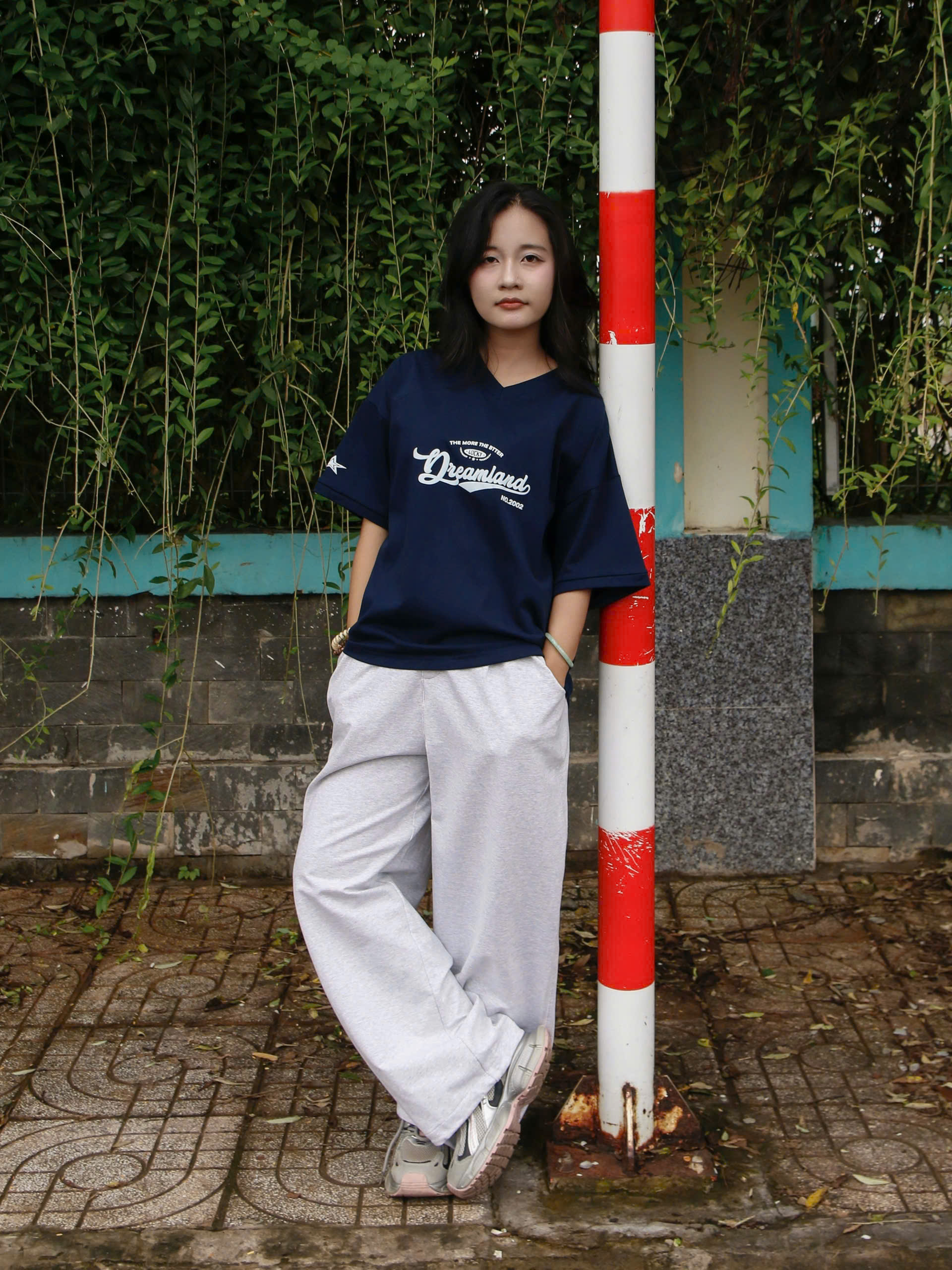 Q8676 - Q thun ống rộng túi xéo lai rut dây thêu Bloom