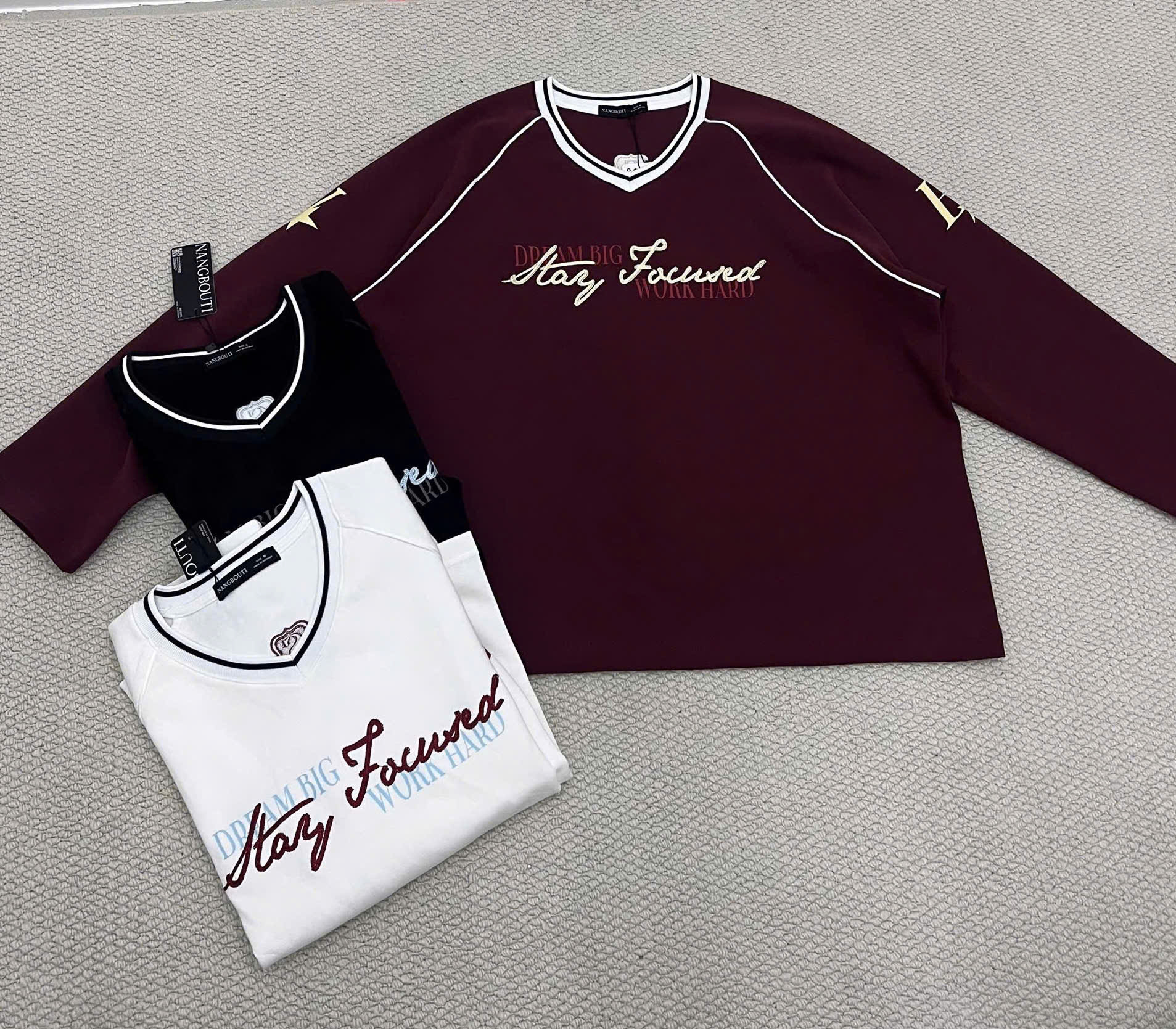 A29993 - Áo sweater thun cổ tim in Stay Focused