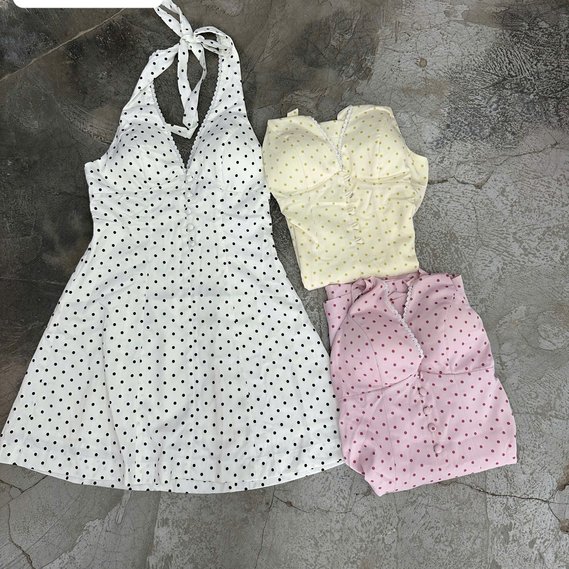 D6296- 	Đầm yếm lụa chấm bi cổ phối ren