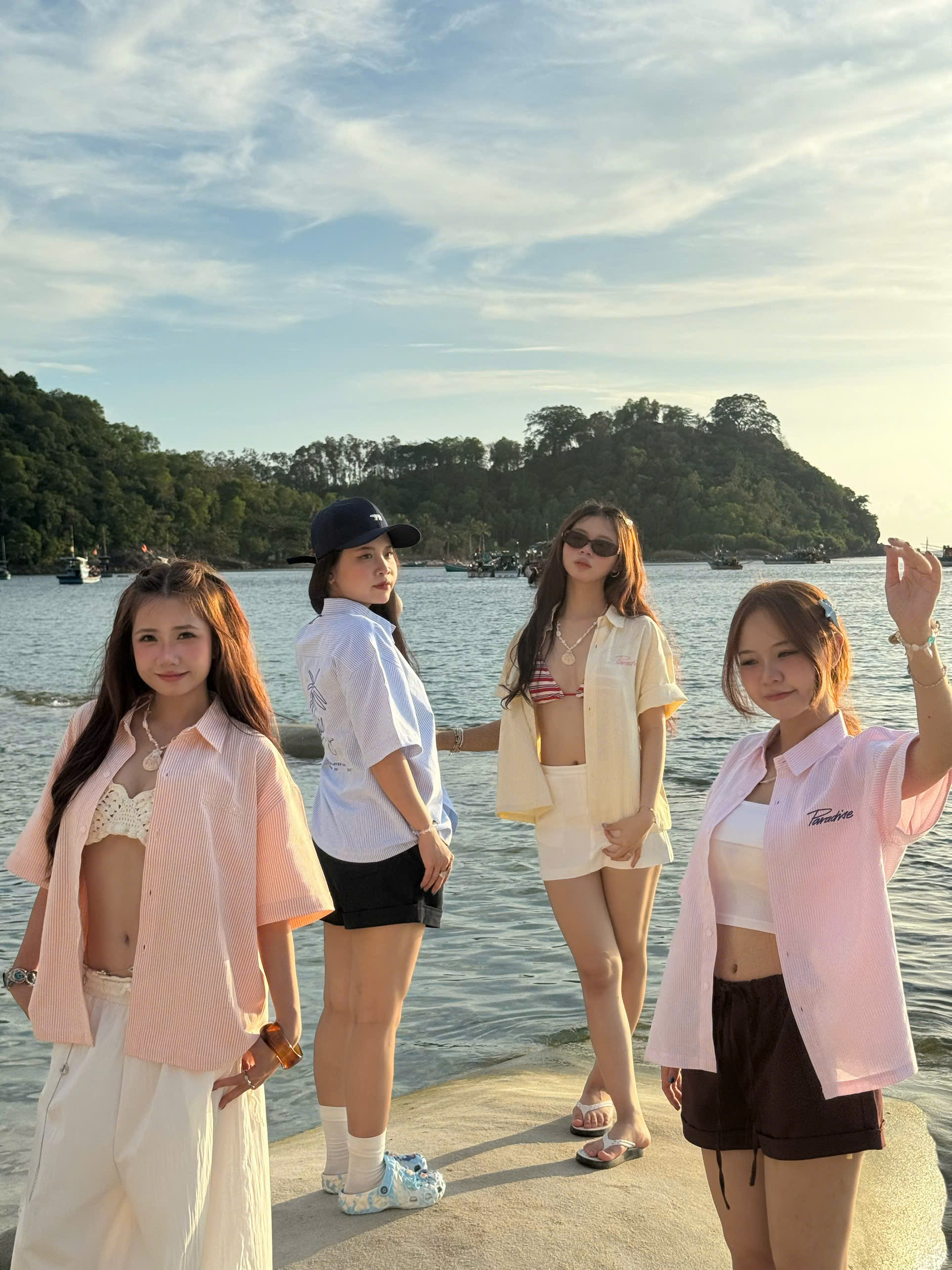 A29736 - A smi boxy thêu Paradise