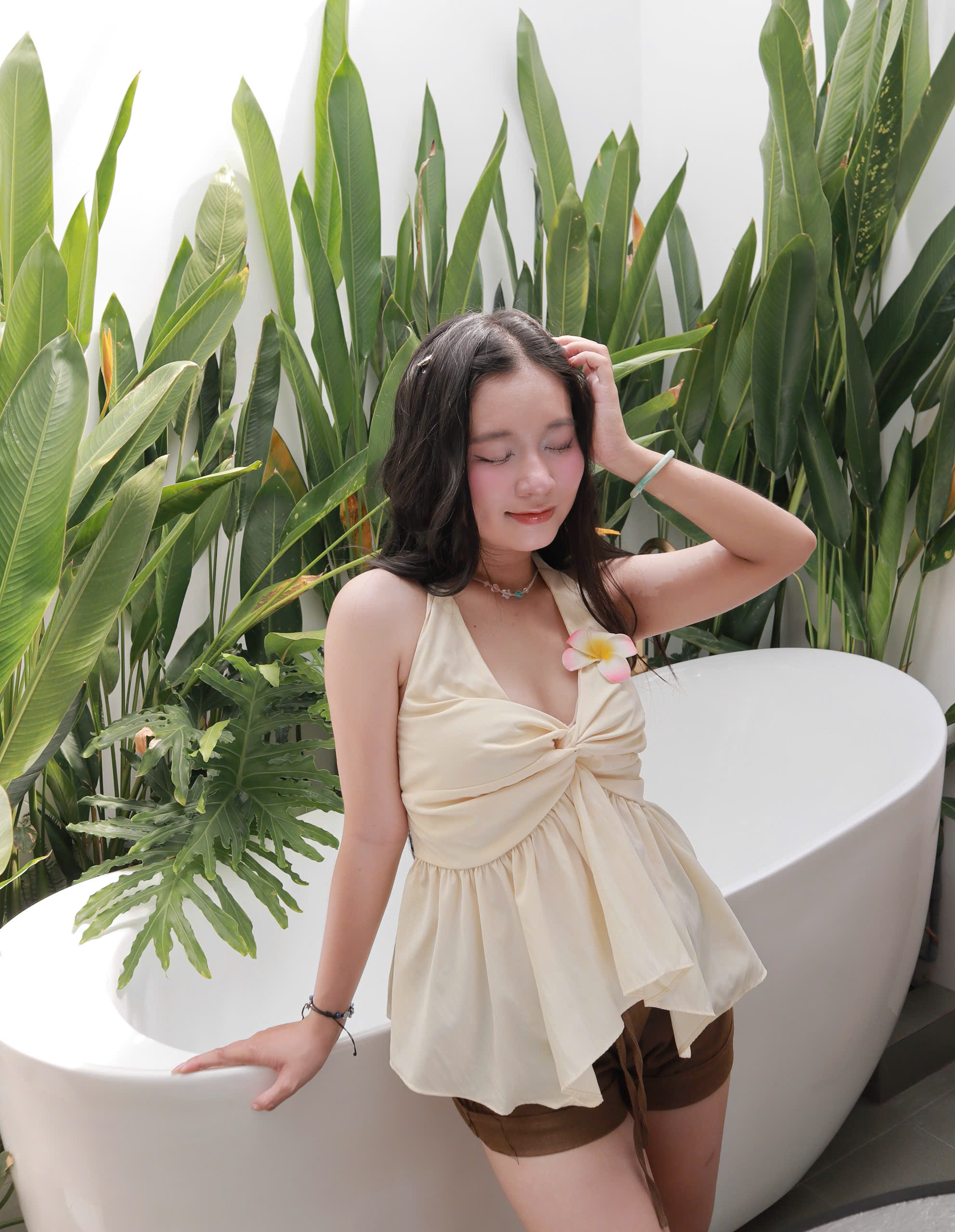 A29733- A yếm xoắn ngực